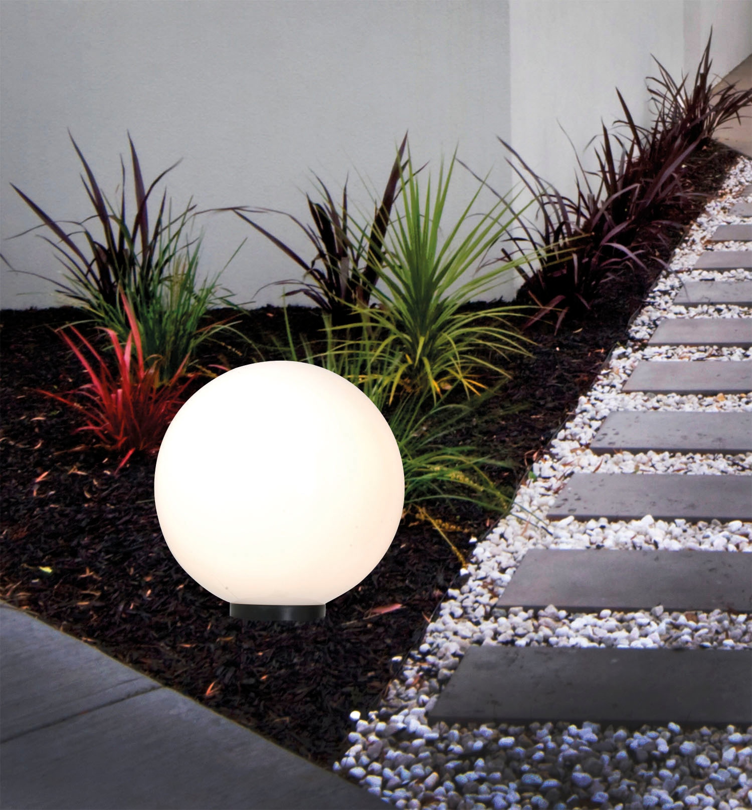 näve Kugelleuchte »Ball«, 1 flammig, Leuchtmittel E27 | Leuchtmittel wechselbar, Kunststoff, weiß/opal, D: 40cm, Spieß schwarz, exkl. 1 x E27 max. 40W