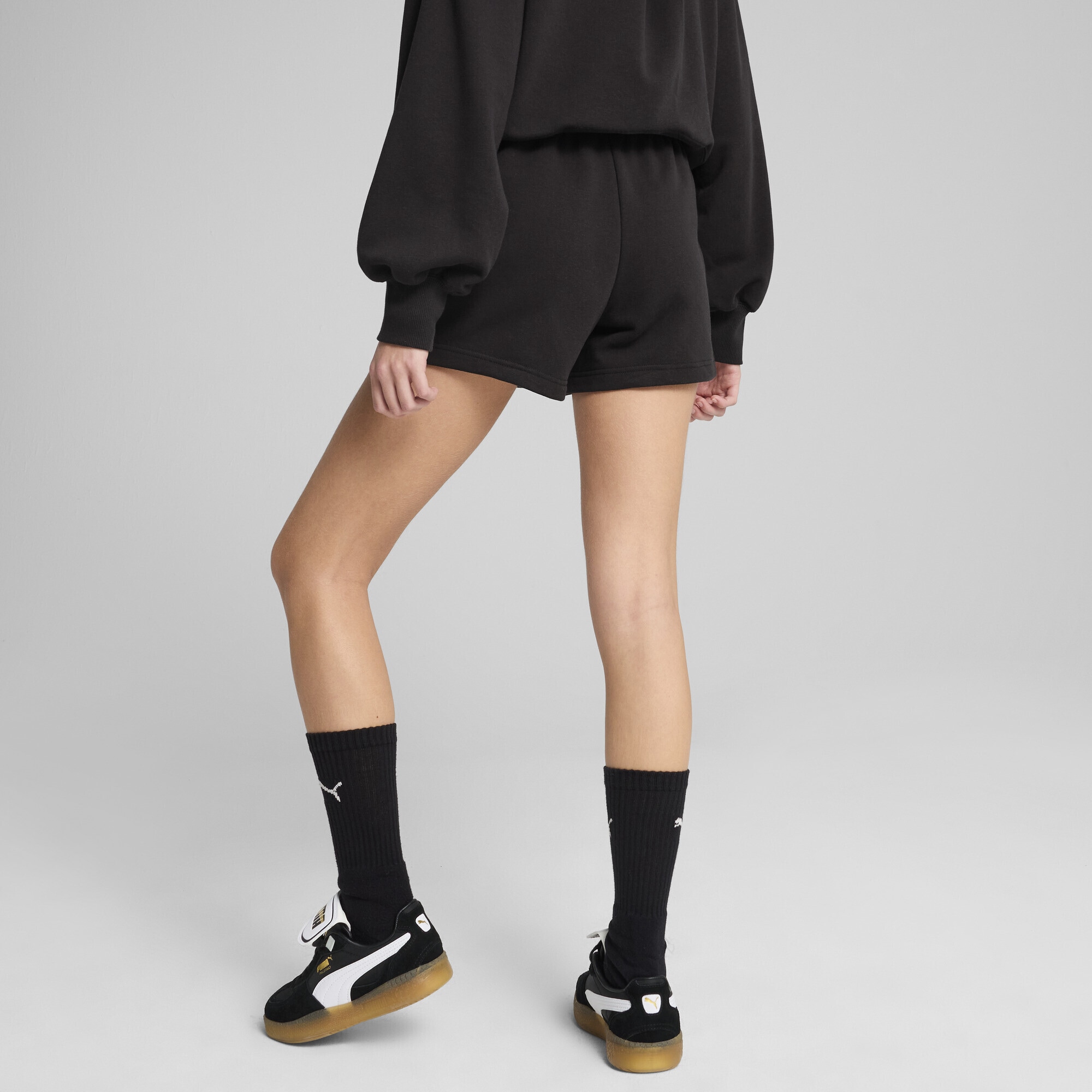PUMA Sporthose »WARDROBE ESS 4" Shorts Damen«