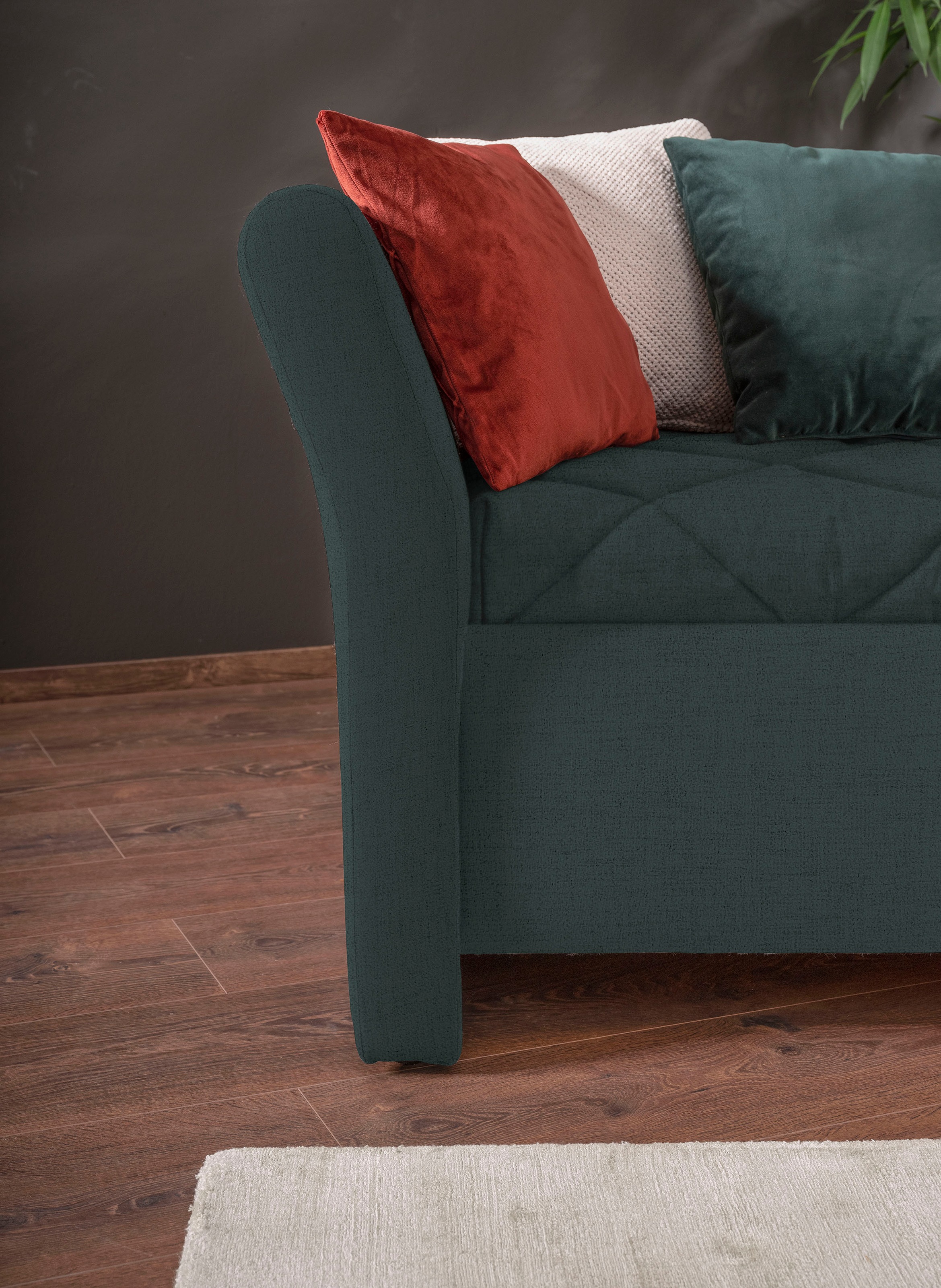 alina Schlafsofa »Lindsay«, Bettkasten, Zierkissen-Set aus: 2 Stk. 40x40cm, 1 Stk. 30x30cm