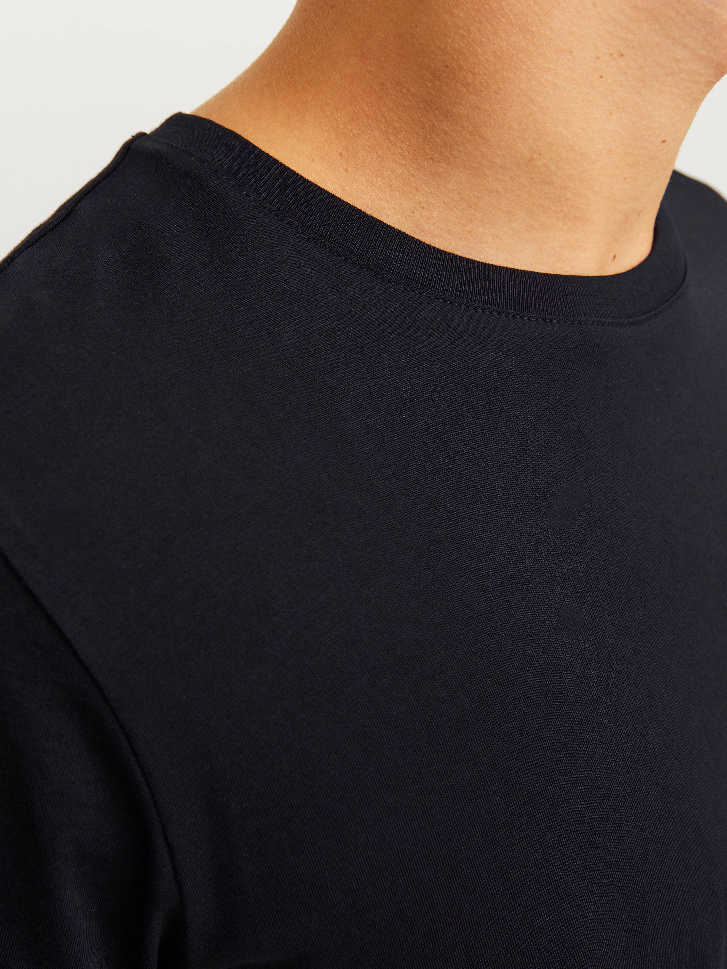 Rundhalsshirt JACK & JONES "JJECORP mit Logo-Print und klassischem Rundhals", Damen, Gr. S, schwarz (schwarz detail:small print, schwarz), Single Jersey, Obermaterial: 100% Baumwolle, bedruckt, regular fit normal, Rundhals, Shirts Rundhalsshirt, Baumwolle 3