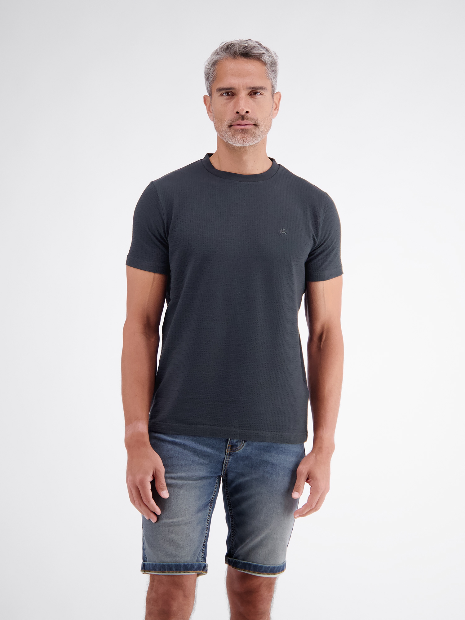 LERROS T-Shirt "T-Shirt in softer Seersucker-Qualität mit bequemem O-Neck"