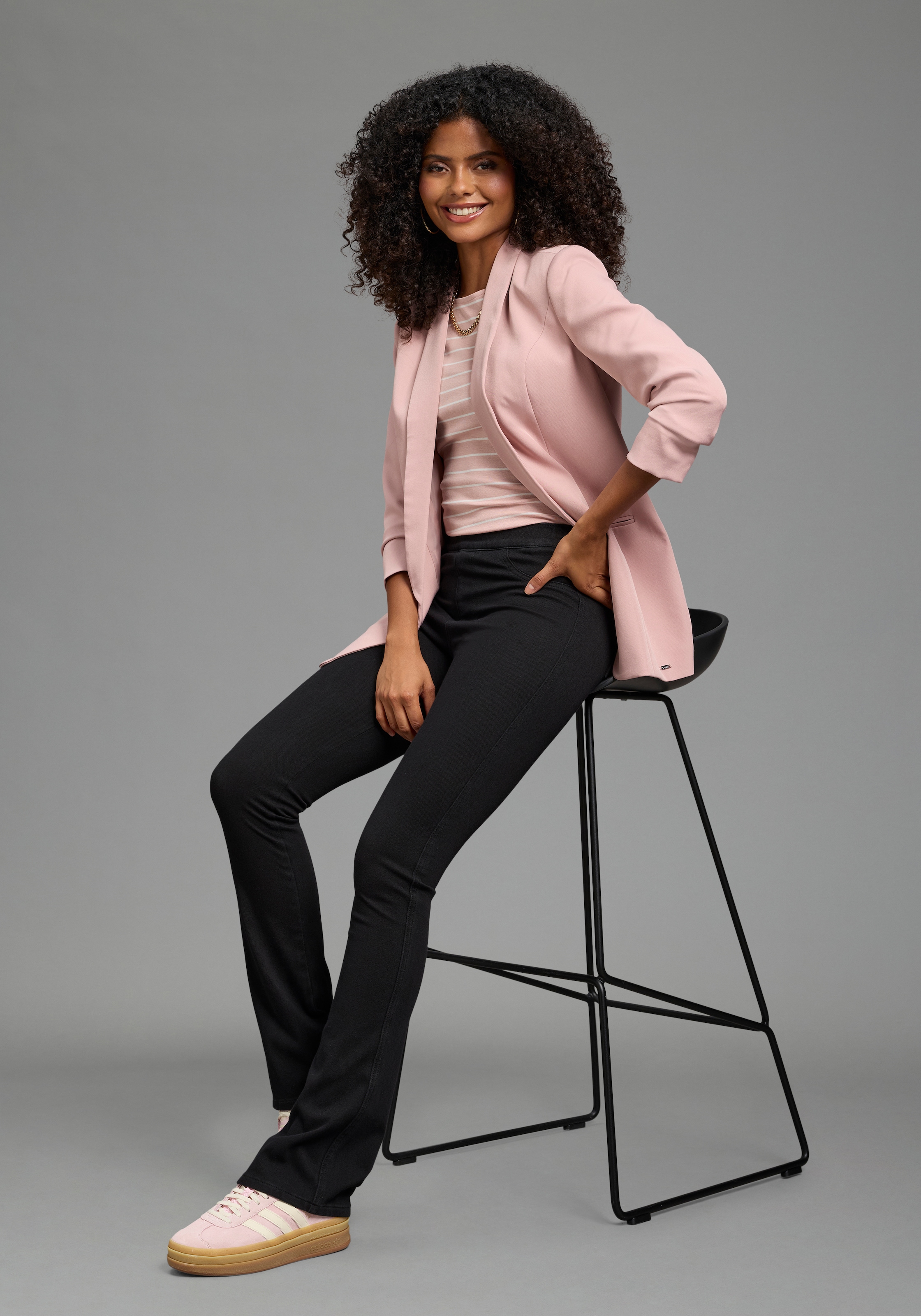Arizona Jeansjeggings »im 4 Way Stretch, Quer- und Längselastisch, Bootcut« sehr schmale Passform, Bootcut-Beinform, normale Leibhöhe