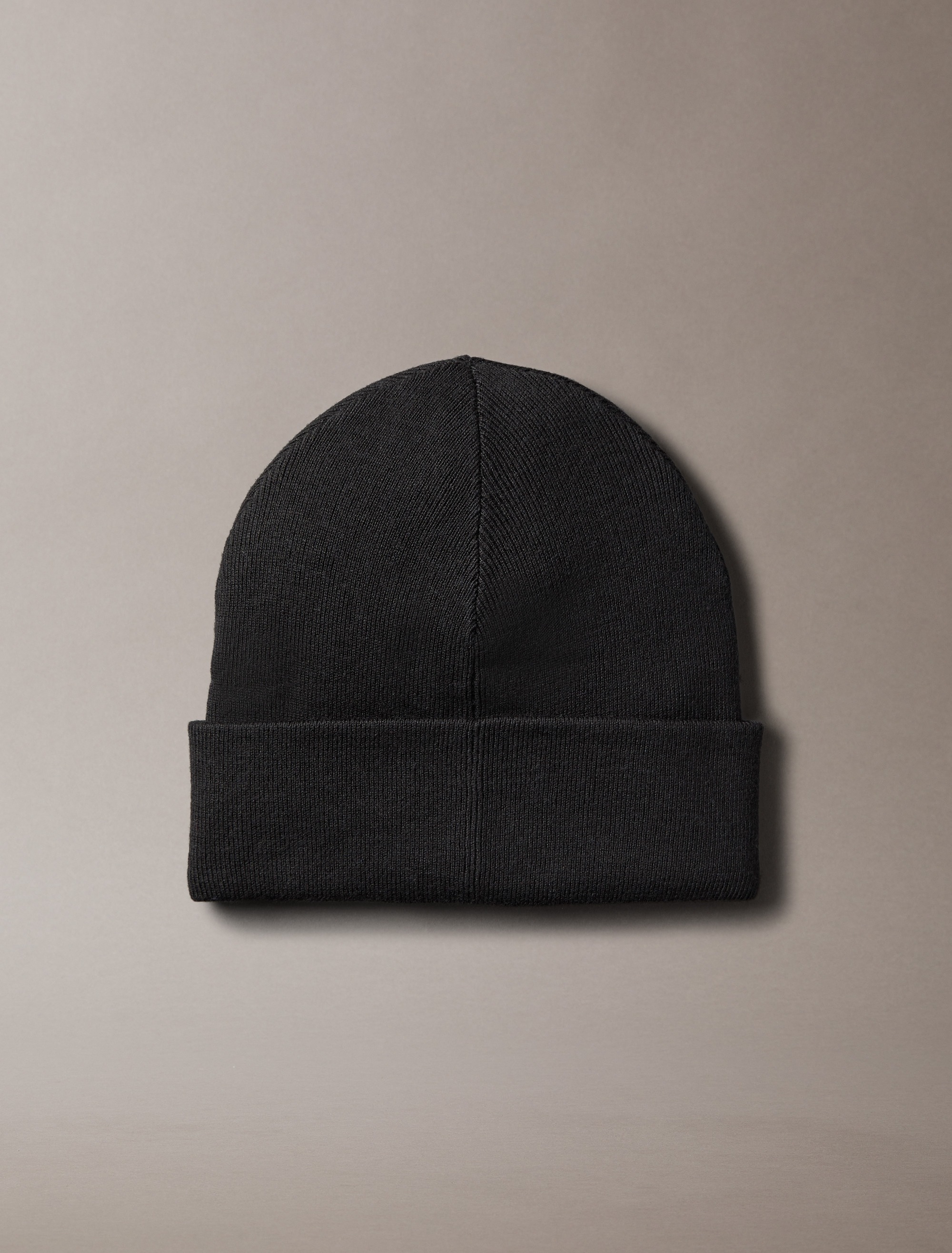Calvin Klein Strickmütze »CK FINE RIB BEANIE«, Perfekt für den Alltag
