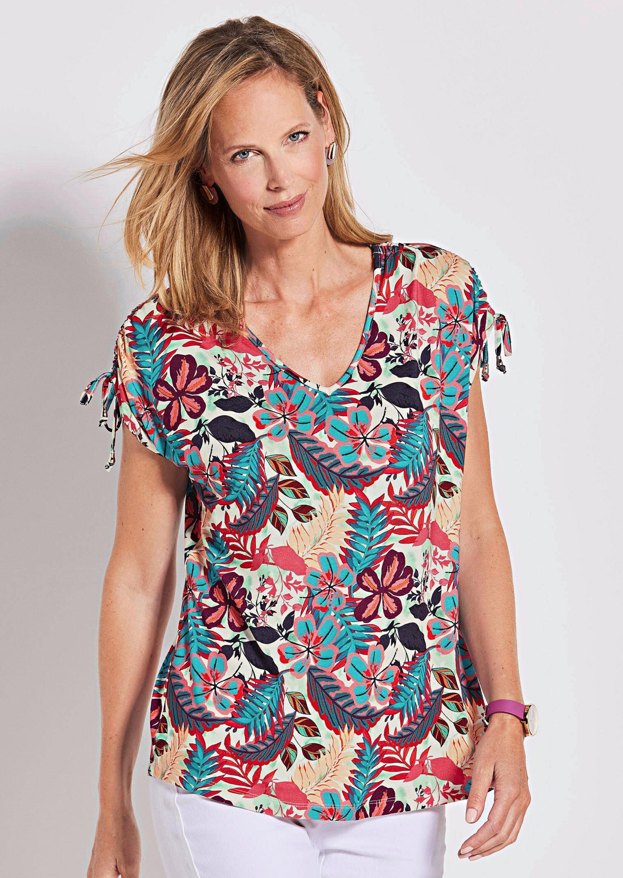 GOLDNER Kurzarmshirt »Kurzgröße Florales Oberteil mit V-Ausschnitt« Blumendruck