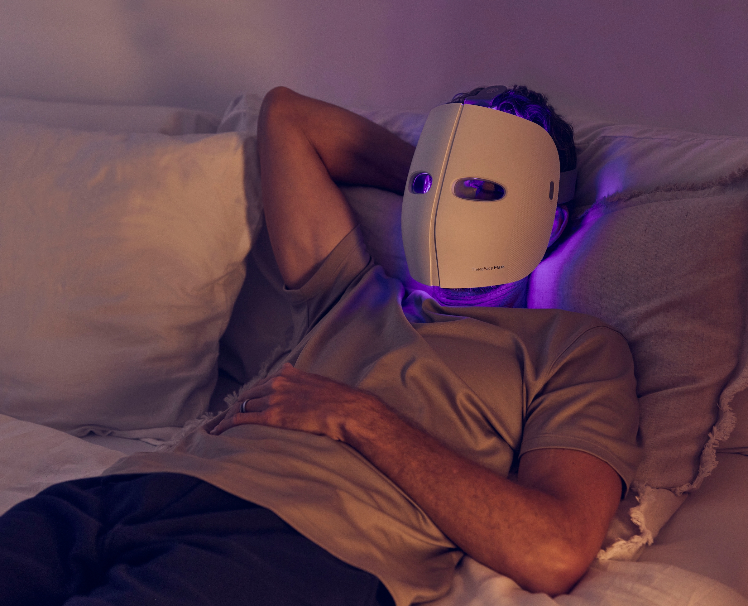 Therabody Kosmetikbehandlungsgerät »TheraFace Mask LED-Hautpflegemaske mit Vibrationstherapie«