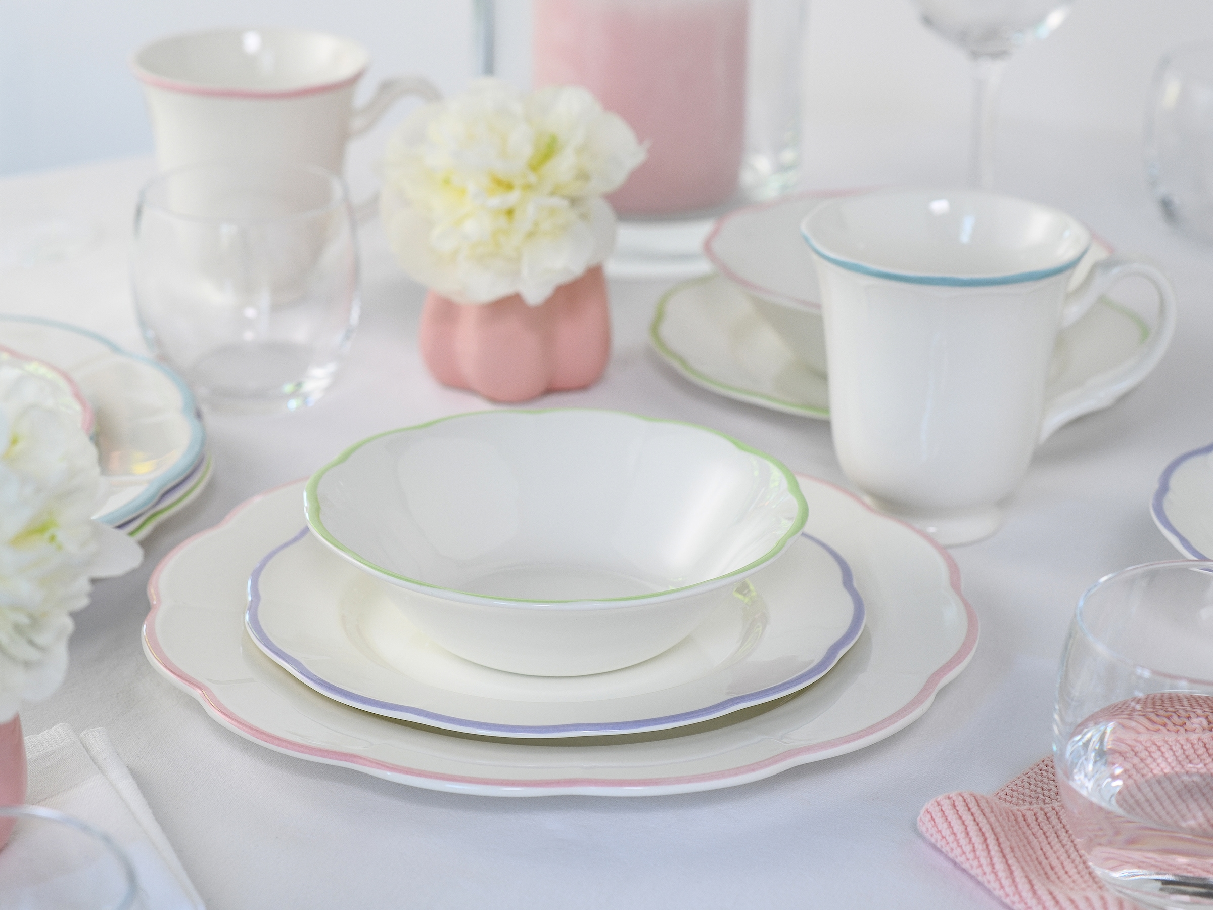 CreaTable Kombiservice »Florine Bunt, Service 16-tlg.« Elegant, Klassische Form, Zart gewellte Ränder
