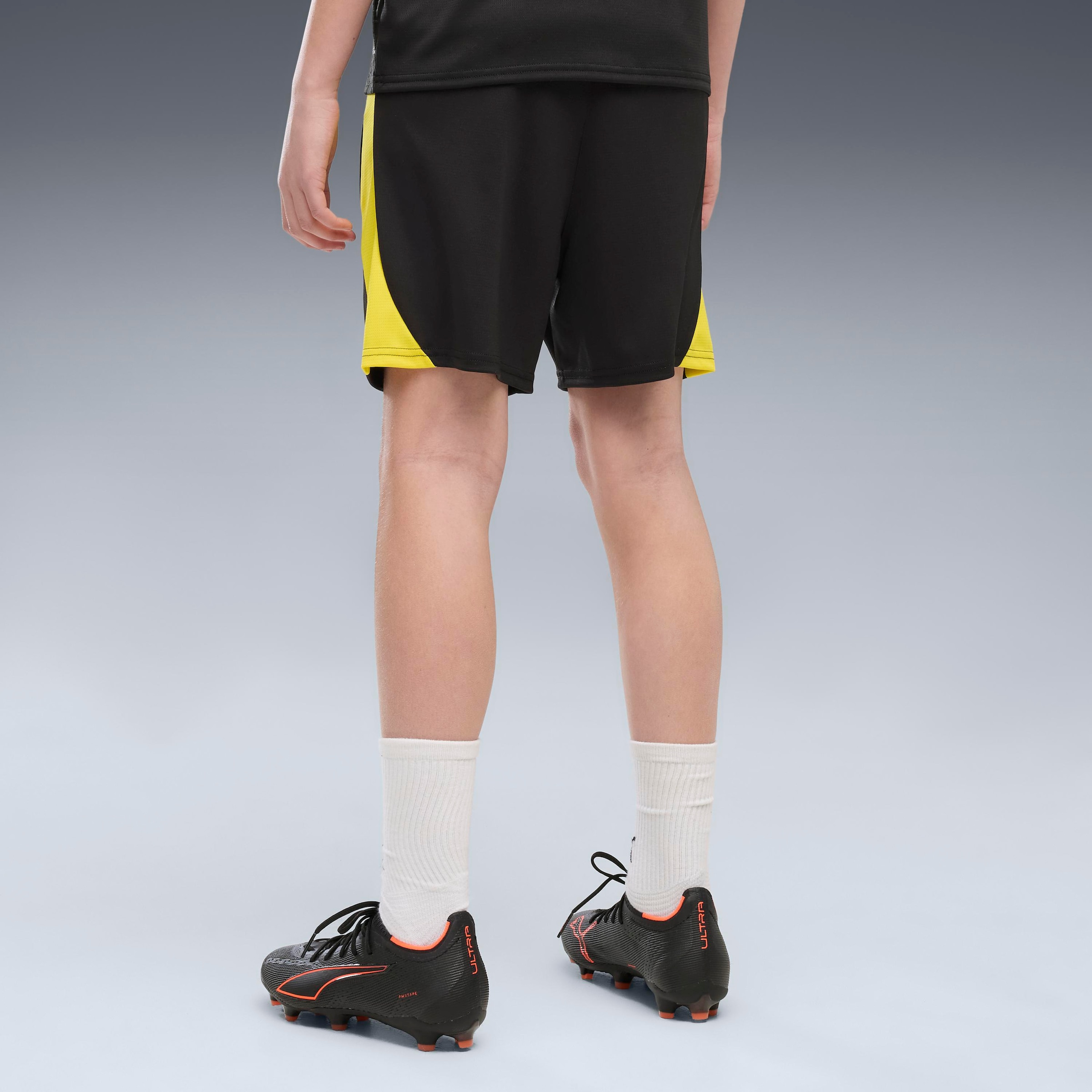PUMA Trainingsshorts »BVB TRAINING SHORTS WPOCKETS JR«  Regular Fit, sportlicher Stil, aus Polyester, mit Taschen