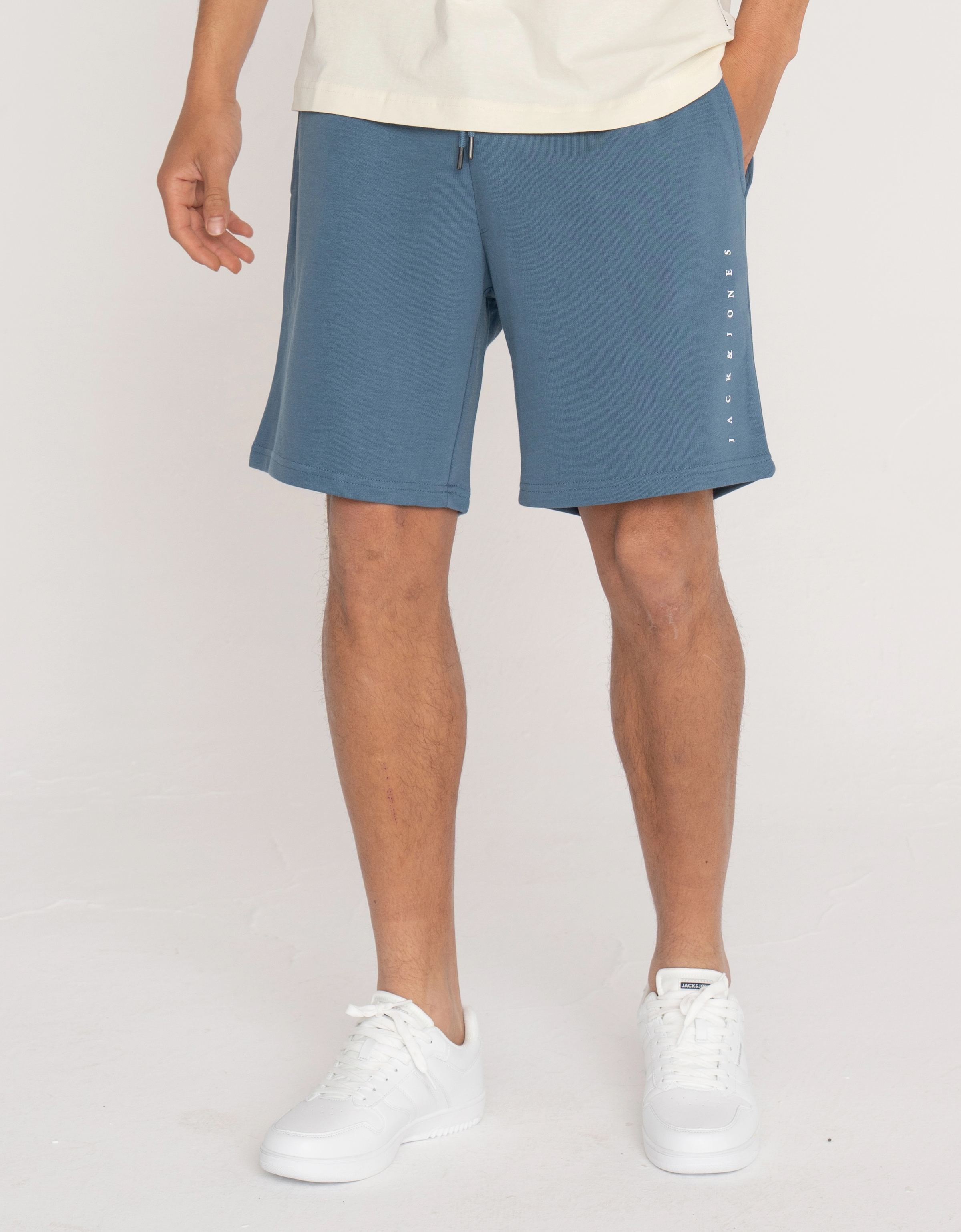 Jack & Jones "JPSTGORDON STAR JJ SWEAT SHORTS SRT SN" mit Logo Schriftzug günstig online kaufen