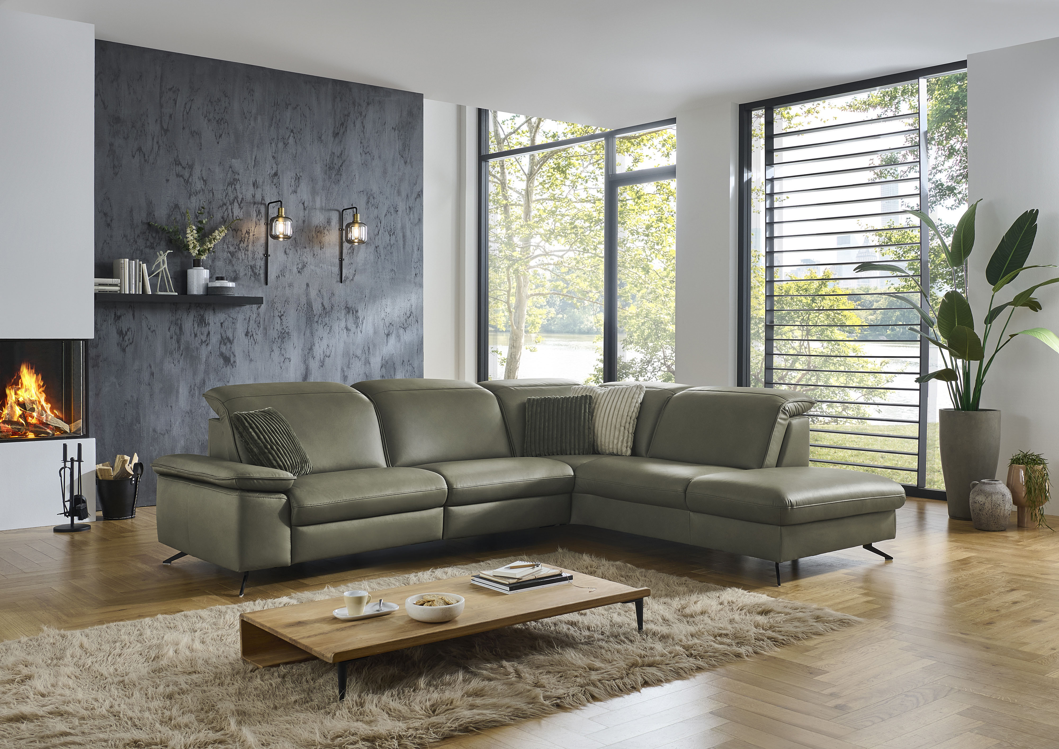 Die PlanBar Ecksofa "PN-EM20091, L-Form, Breite 297 cm" inkl. Kopfteilverstellung, optional elektr. Relaxfunktion u. Stauraum