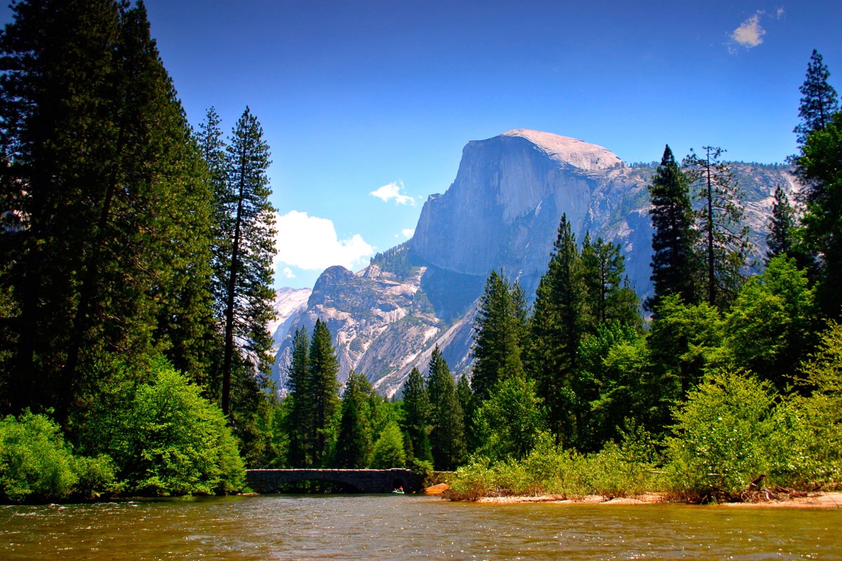 Papermoon Fototapete »Fluss in Landschaft«