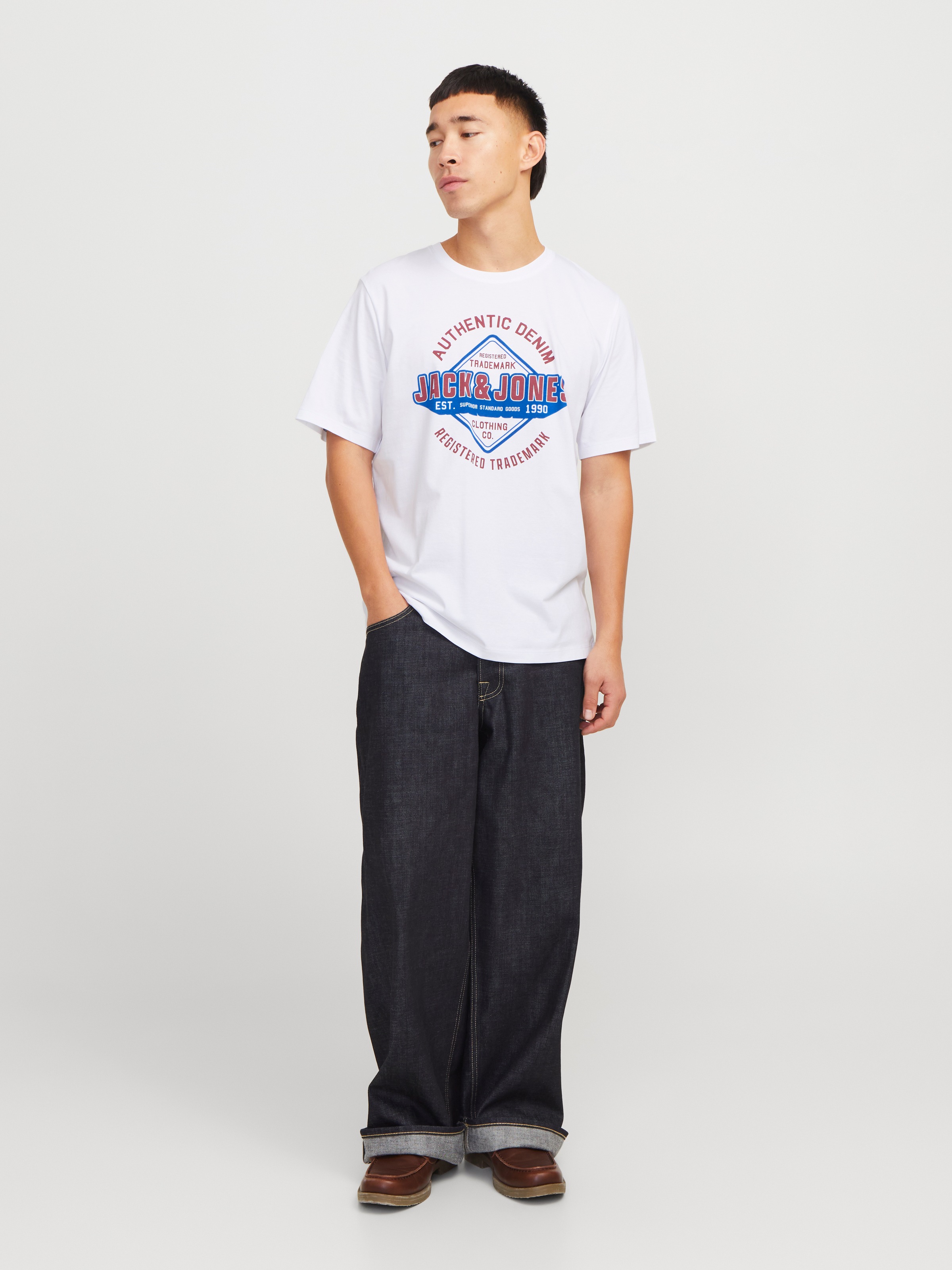 Jack & Jones Rundhalsshirt »JJELOGO TEE SS O-NECK 2 COL SS25 SN«, mit Logo Print