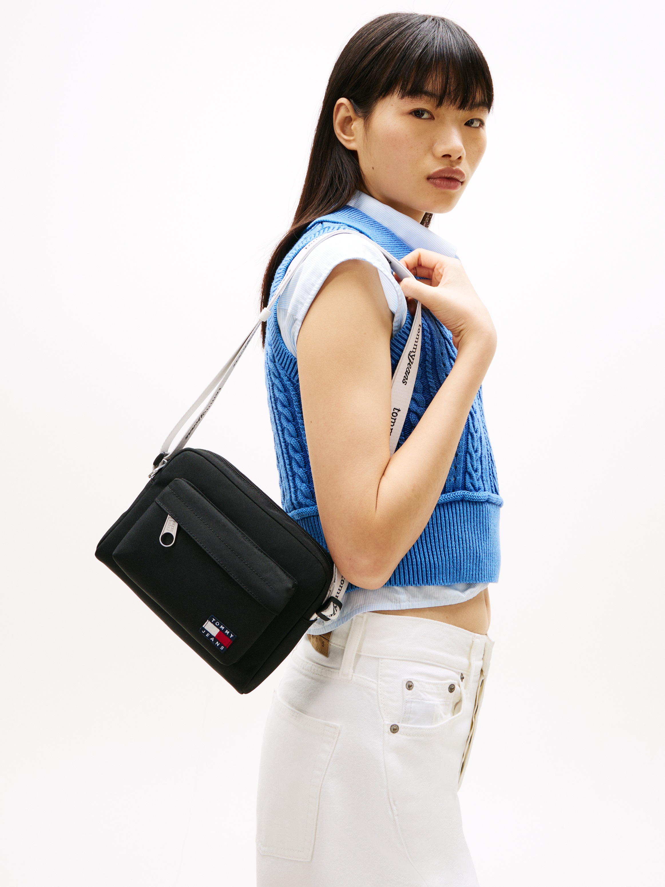 Tommy Jeans Umhängetasche »TJW ESS DAILY CROSSOVER« Damen Schultertasche, Handtasche mit kontrastfarbigem Logo-Aufnäher