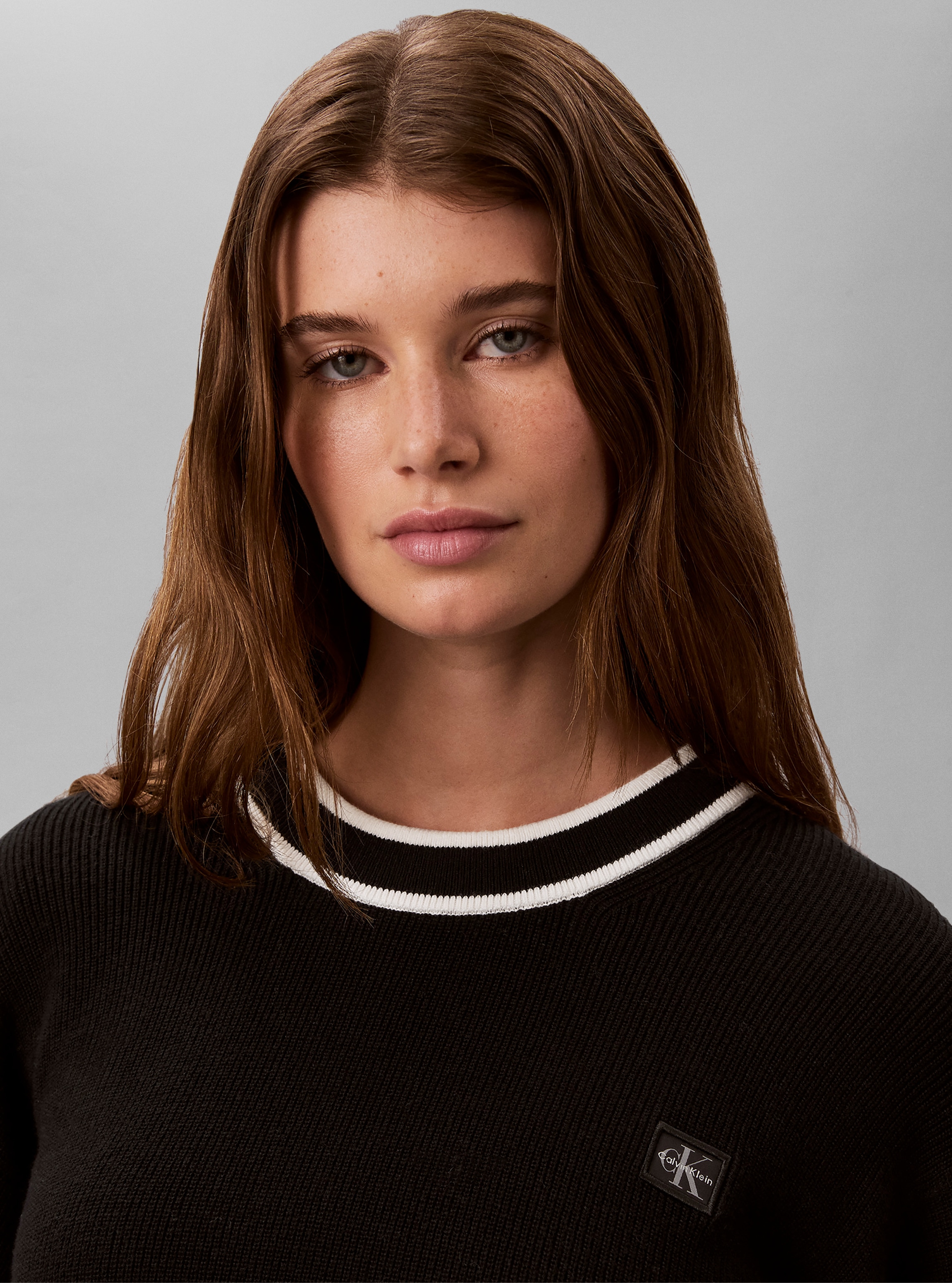 Calvin Klein Jeans Rundhalspullover »WOVEN LABEL CREWNECK SWEATER« Regular fit mit Rundhalsausschnitt