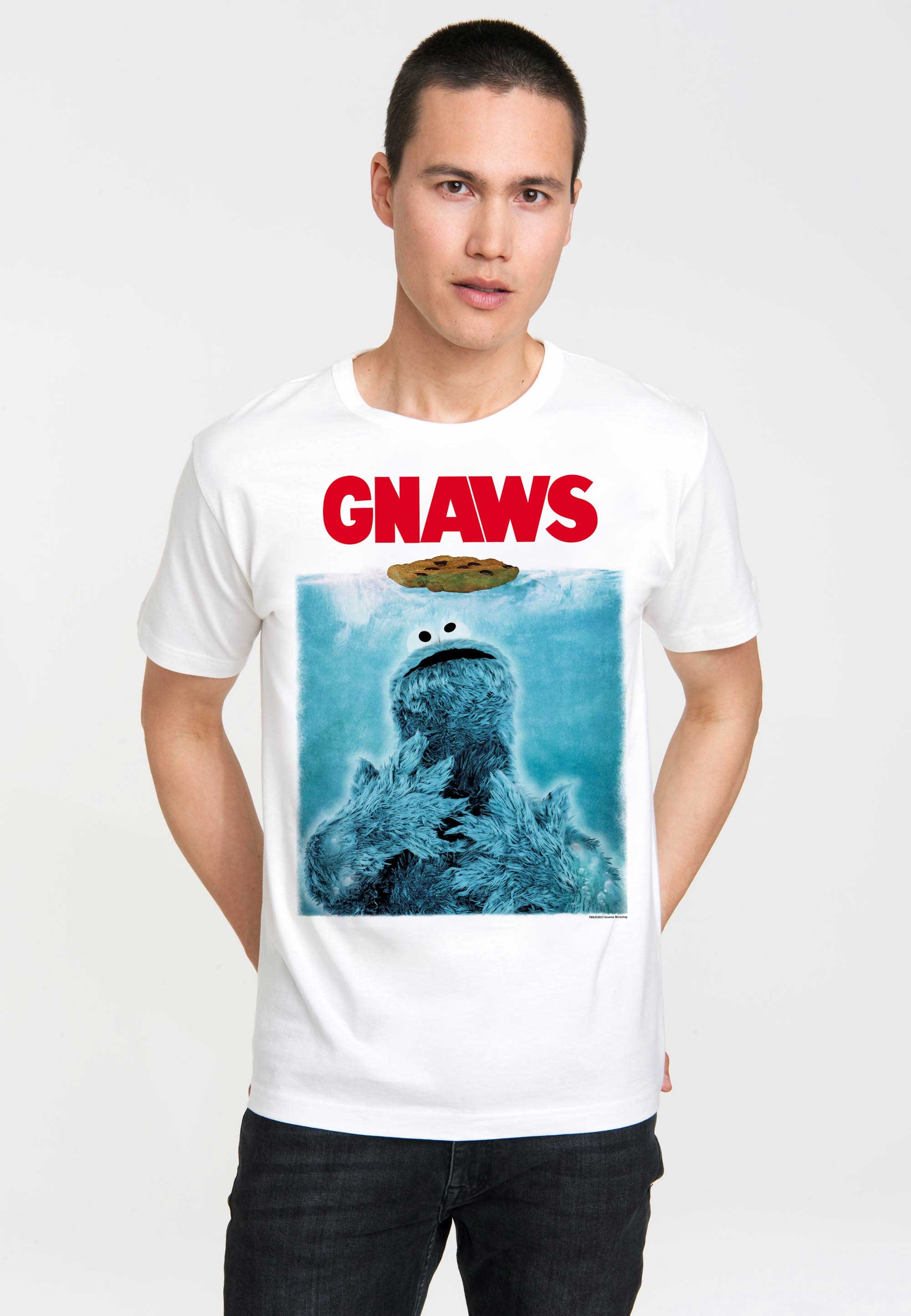 LOGOSHIRT T-Shirt »Sesamstrasse Neck | Crew mit bequemem ▷ BAUR Krümelmonster«, bestellen
