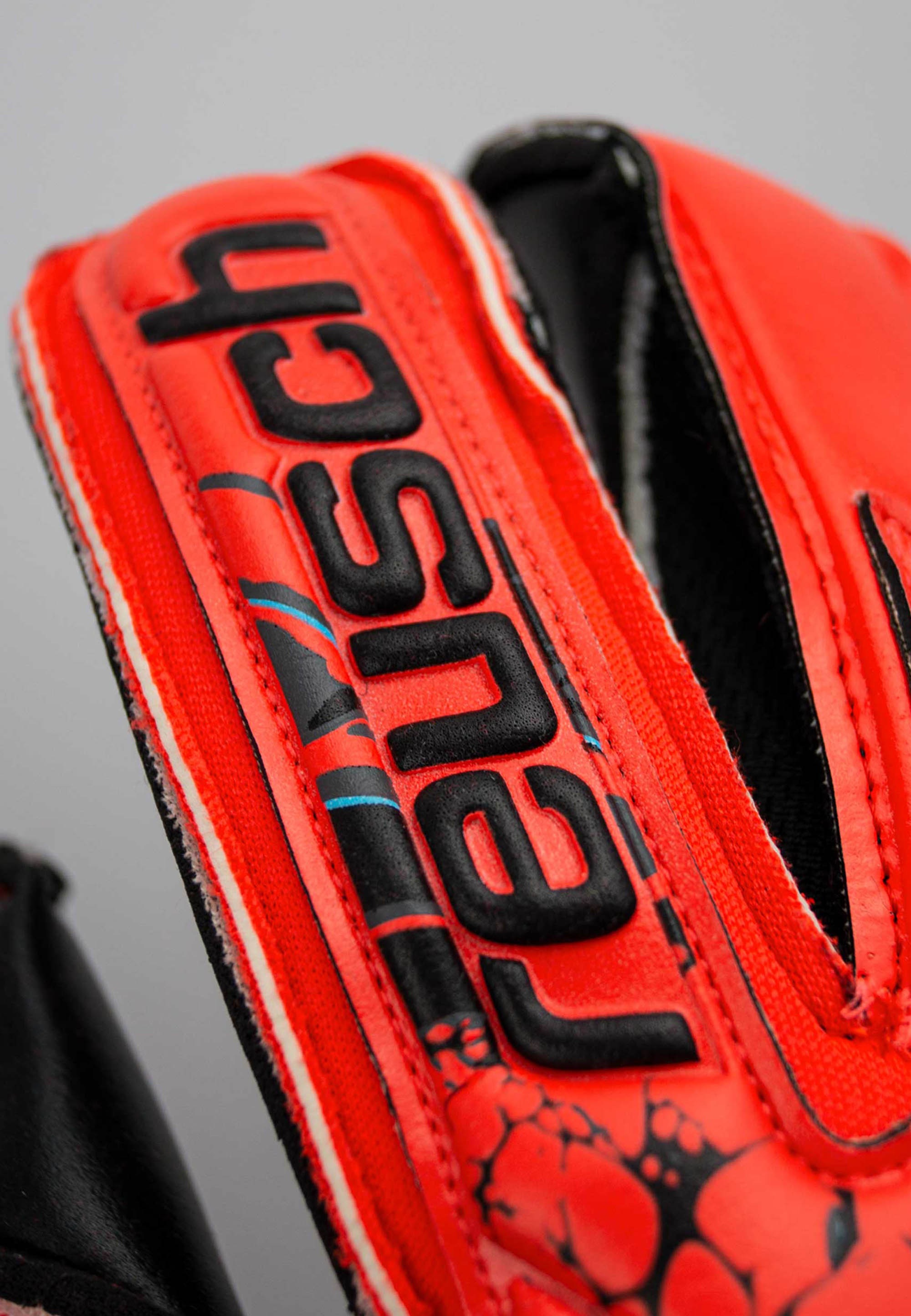 Reusch Torwarthandschuhe »Attrakt Gold X Evolution Cut«, mit hervorragendem Grip