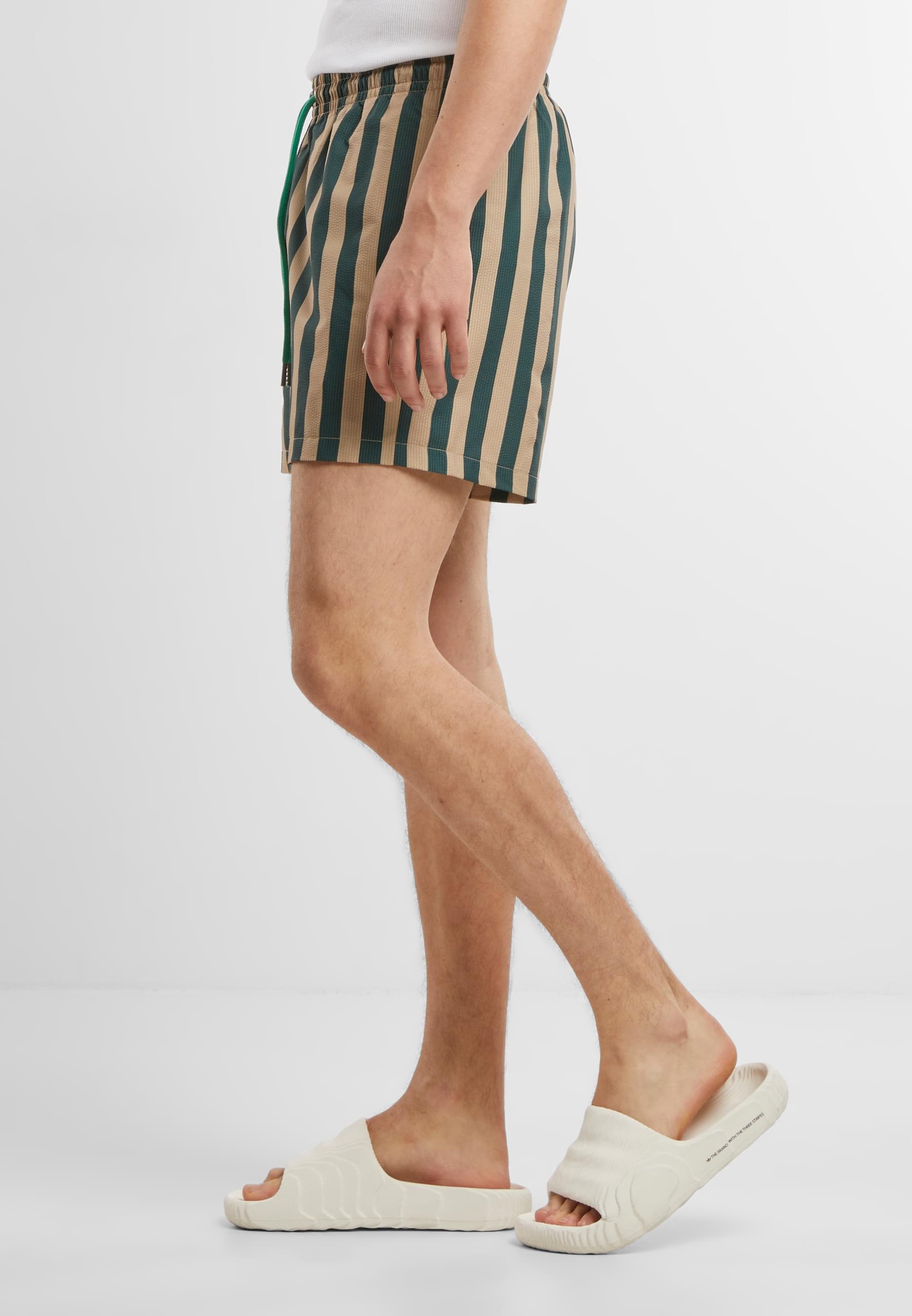 URBAN CLASSICS Badeshorts »Urban Classics Striped Seersucker Swim Shorts«