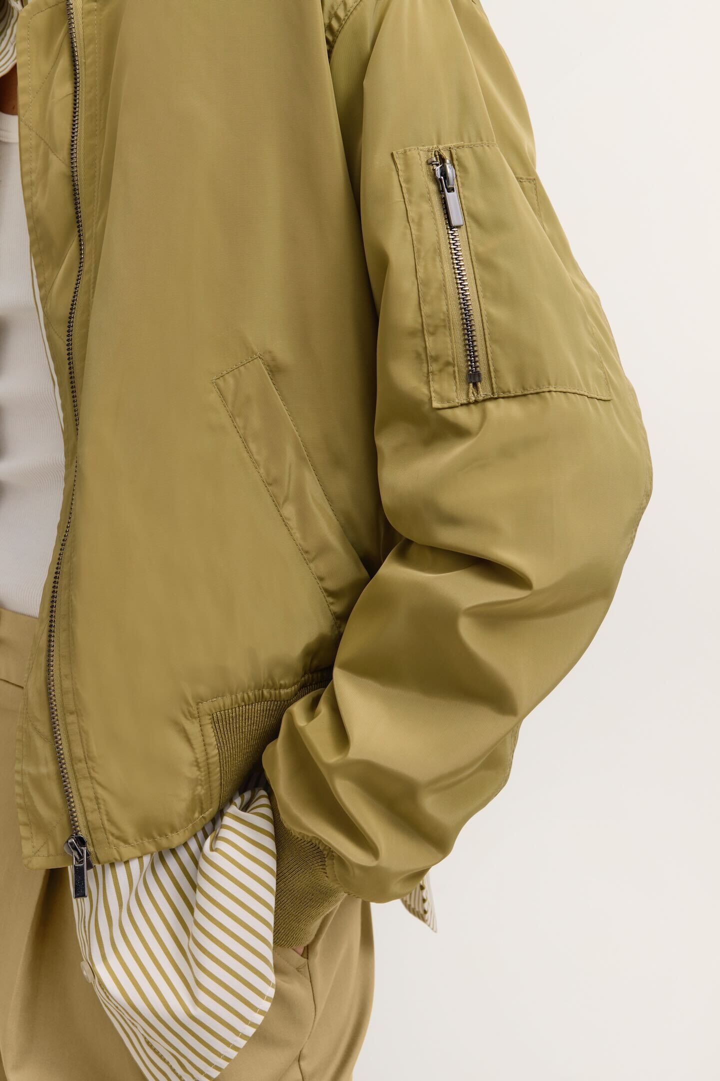 bugatti Blouson »Kleiner Kragen« aus leicht glänzendem Oberstoff