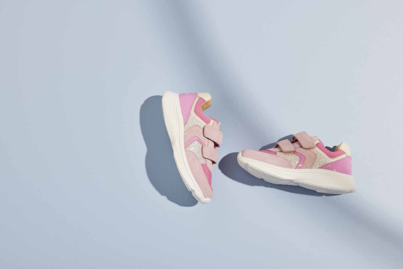 Bisgaard Sneaker »yuki glitter Weite: normal«, Freizeitschuh, Mädchen Schuh mit Klett, Größenschablone zum Download