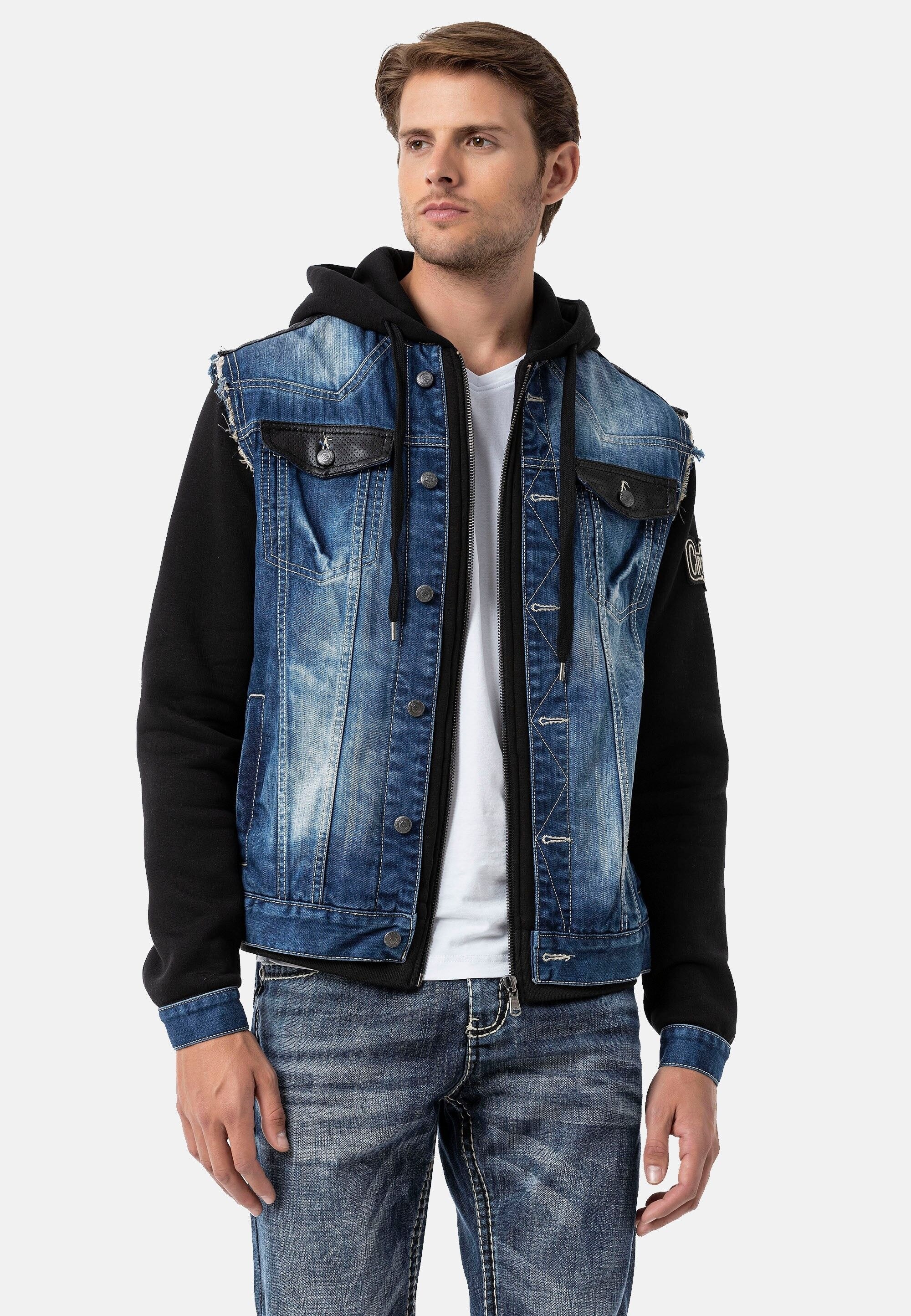 Cipo & Baxx Jeansjacke "CJ307" mit Kapuze Abgerundet mit metallischen Details