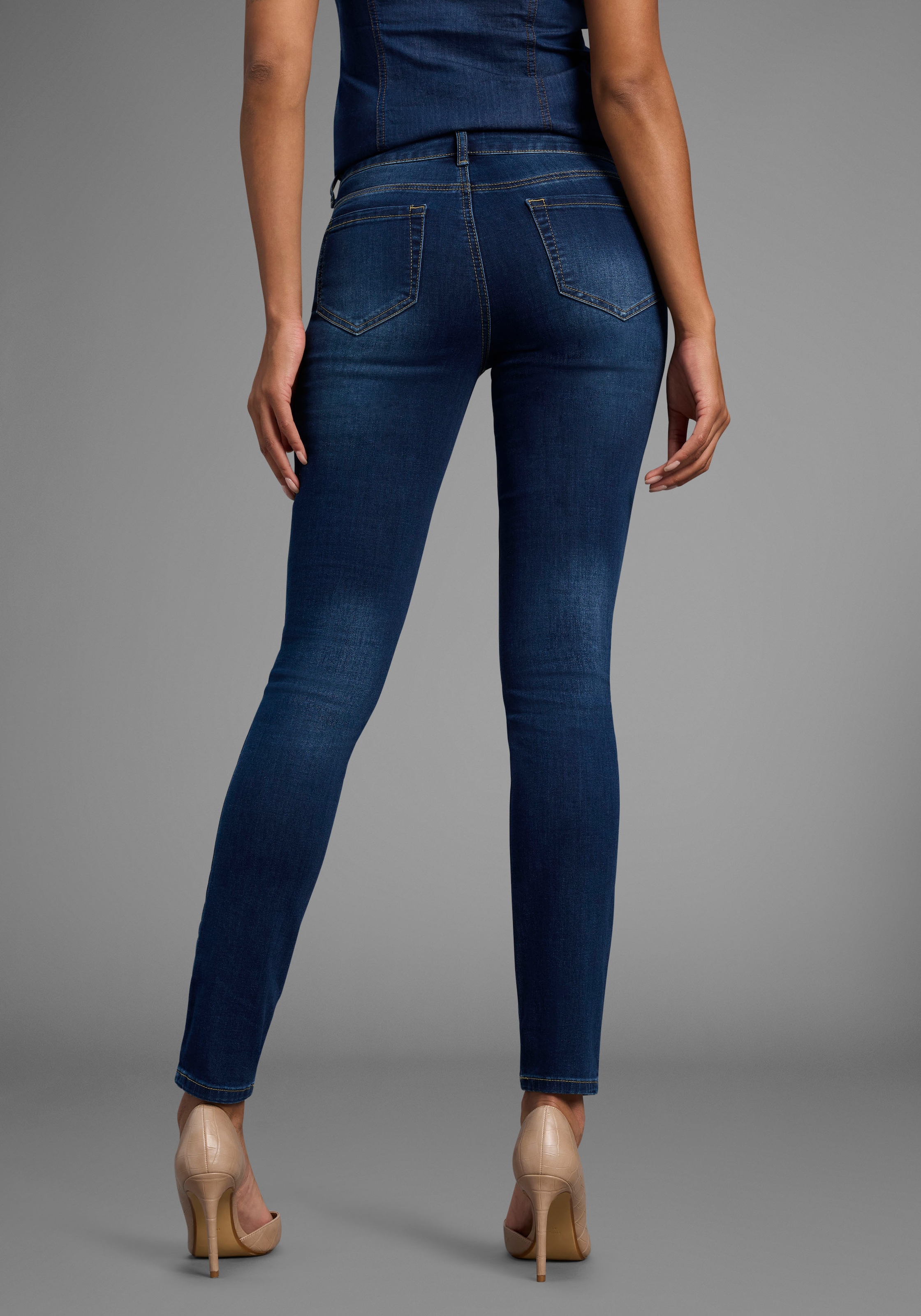 Arizona Skinny-fit-Jeans »Ultra-Stretch«, extra-enger Beinverlauf, normale Leibhöhe, mit Eingrifftaschen