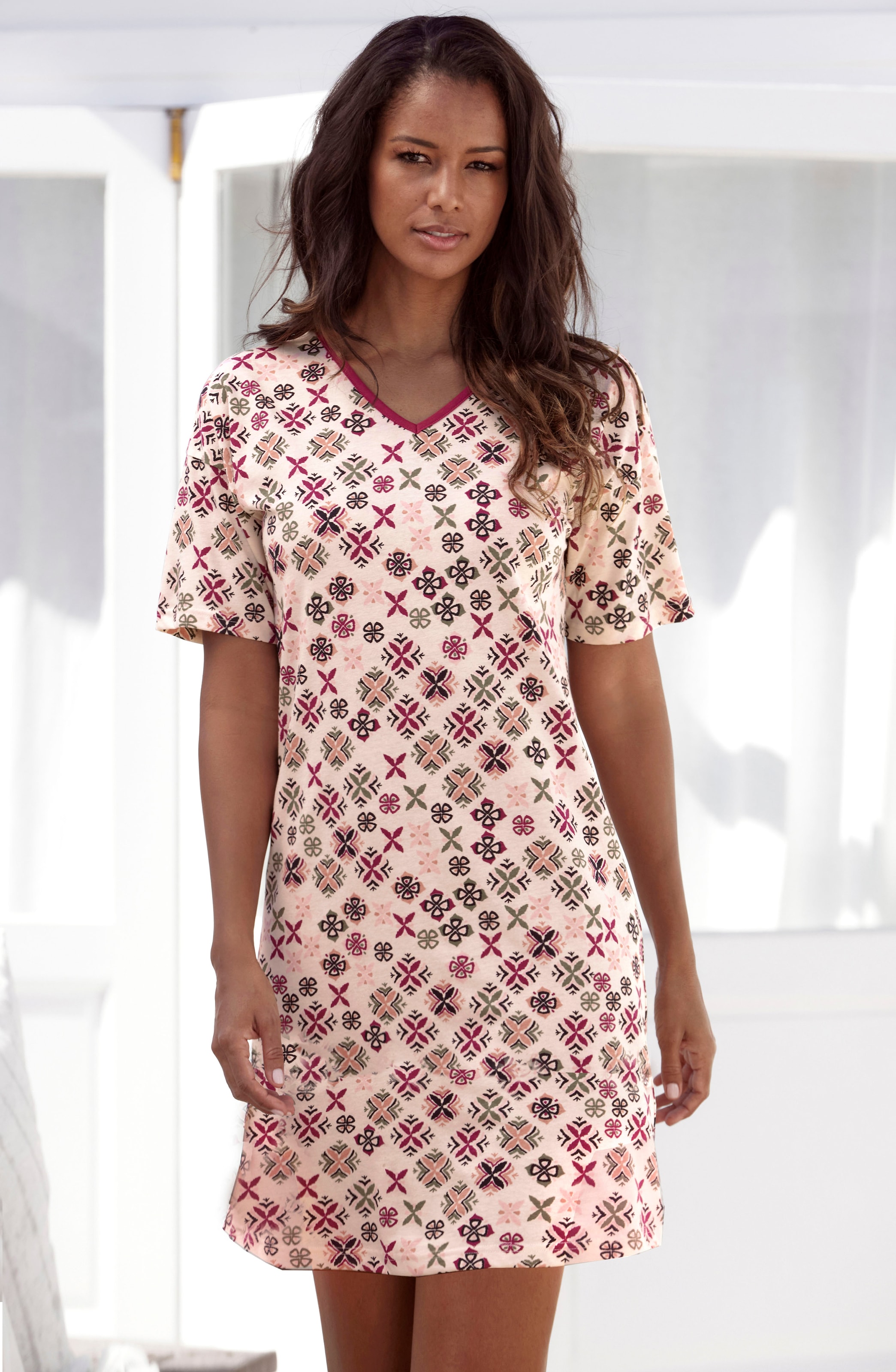 Vivance Dreams Nachthemd, (1 tlg.), mit grafisch-floralem Alloverdruck  kaufen | BAUR