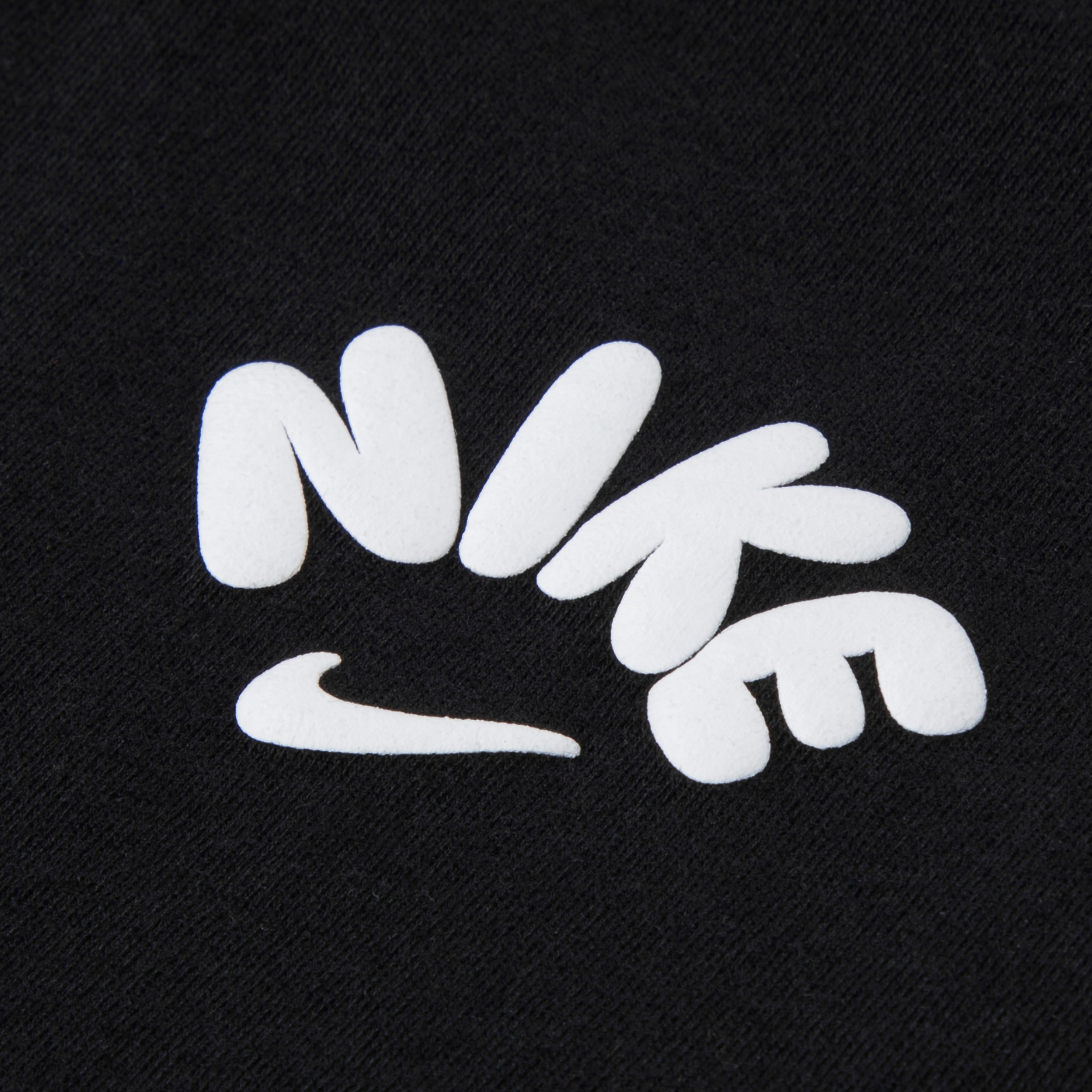 Nike Sportswear T-Shirt »NKG BOLD PLAY BOXY TEE« mit großem Rückendruck, sportlicher Stil, T-Shirt-Schnitt