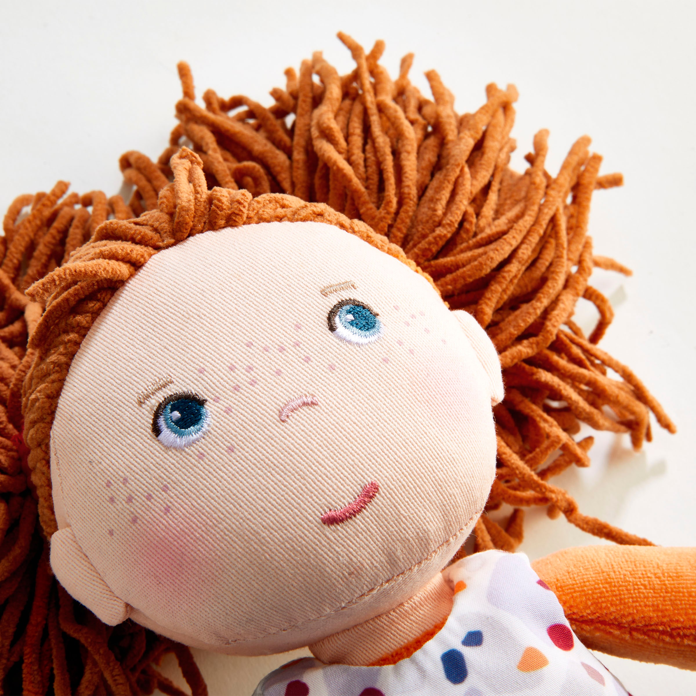 Haba Stoffpuppe »Malou«, Mit Hose, Top und 2 Zopfgummis