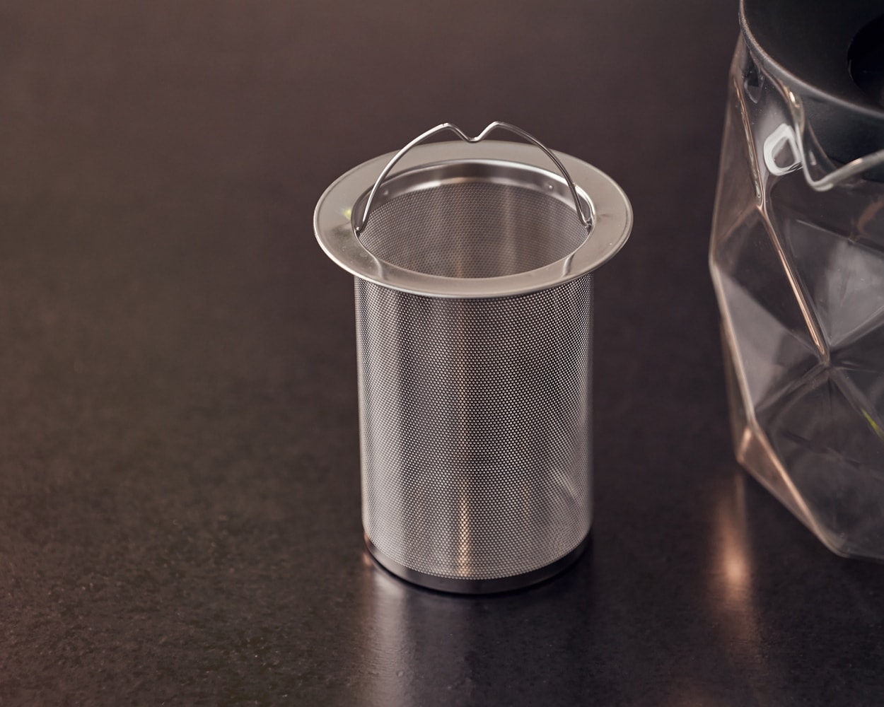 RESTO Kitchenware Teekanne »Ain, hitzebeständige Glaskanne im 3D Design, Höhe 12 cm«, 1 l, (4 St.), mit herausnehmbarem Filtersieb aus Edelstahl, im Geschenkkarton