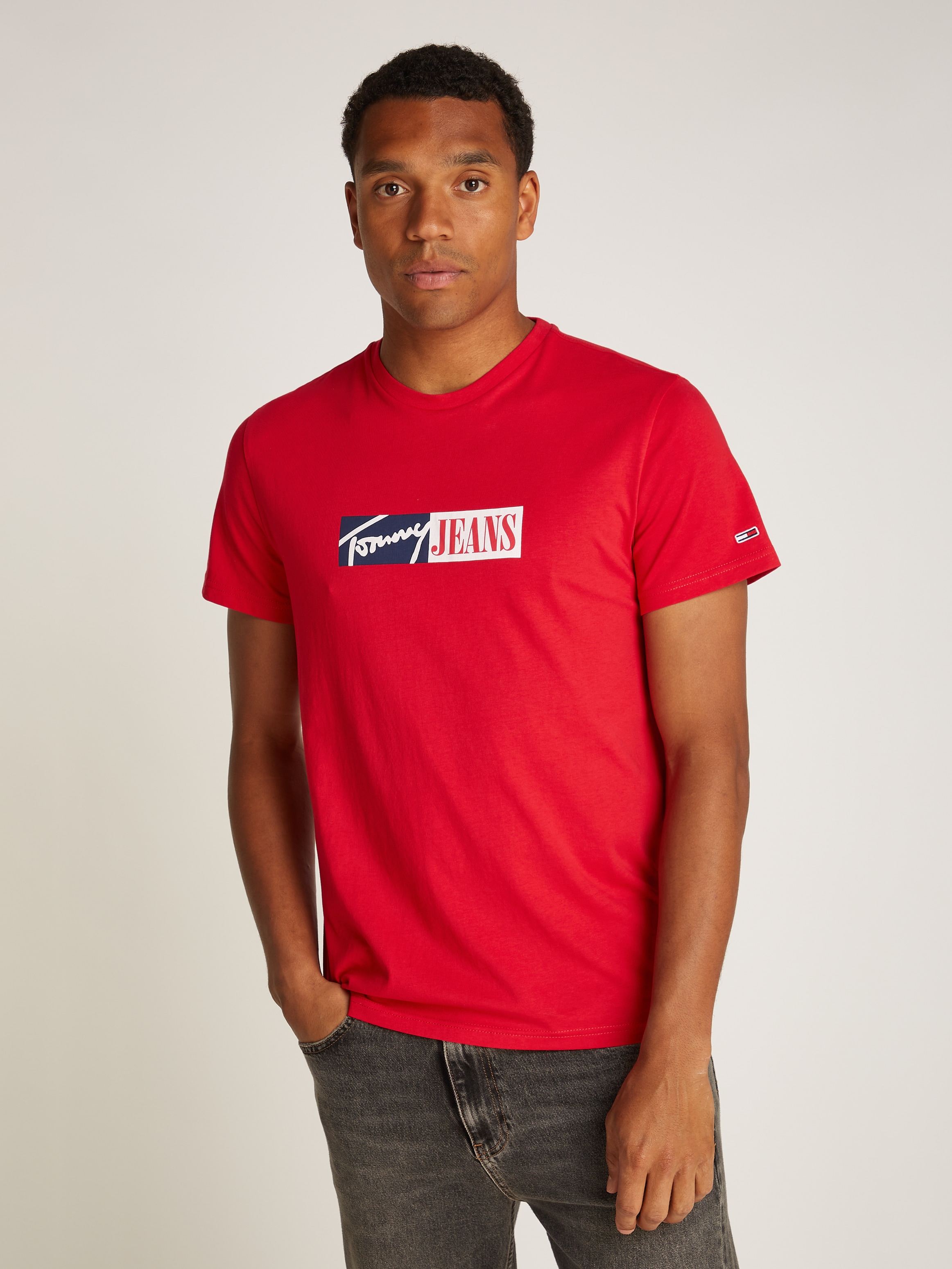 Tommy Jeans Plus Rundhalsshirt "TJM SLIM ENTRY GRAPHIC TEE EXT", in Großen Größen, mit Logostickerei am Ärmel