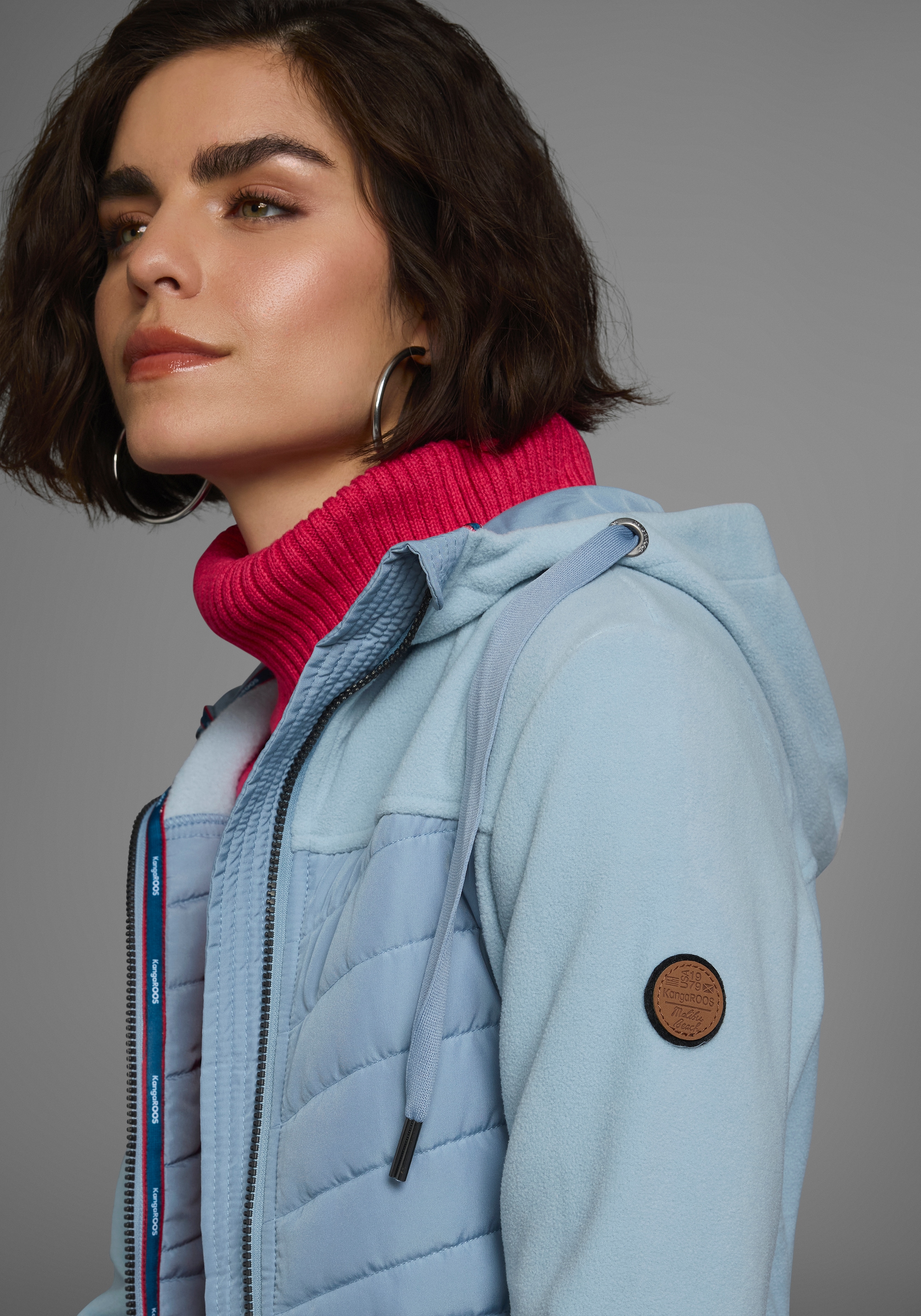 KangaROOS Langjacke, mit Kapuze, leichter Webstoff, figurbetonter Schnitt, mit Kapuze