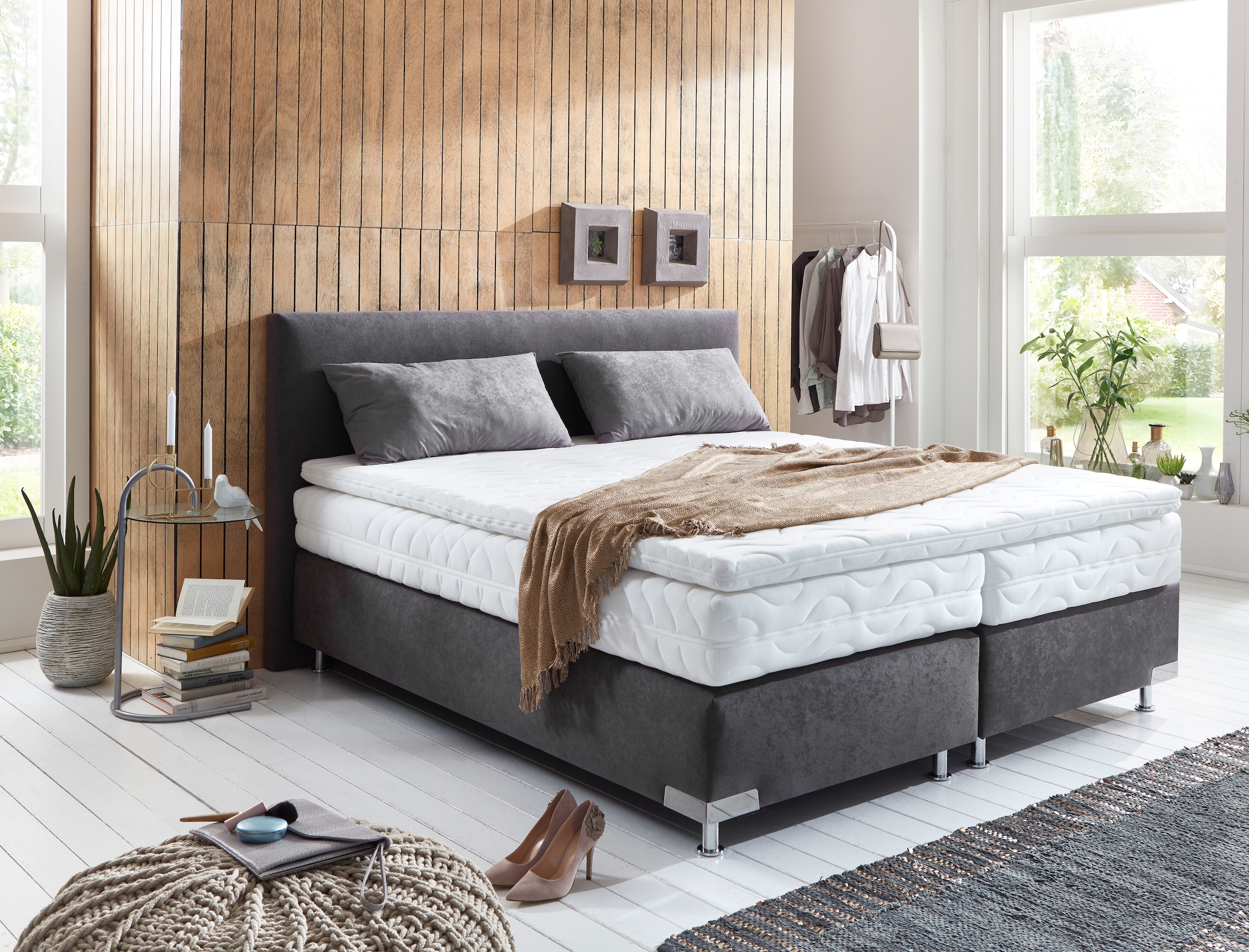Westfalia Schlafkomfort Boxspringbett, mit dekorativen verchromten Eckelementen an der Box