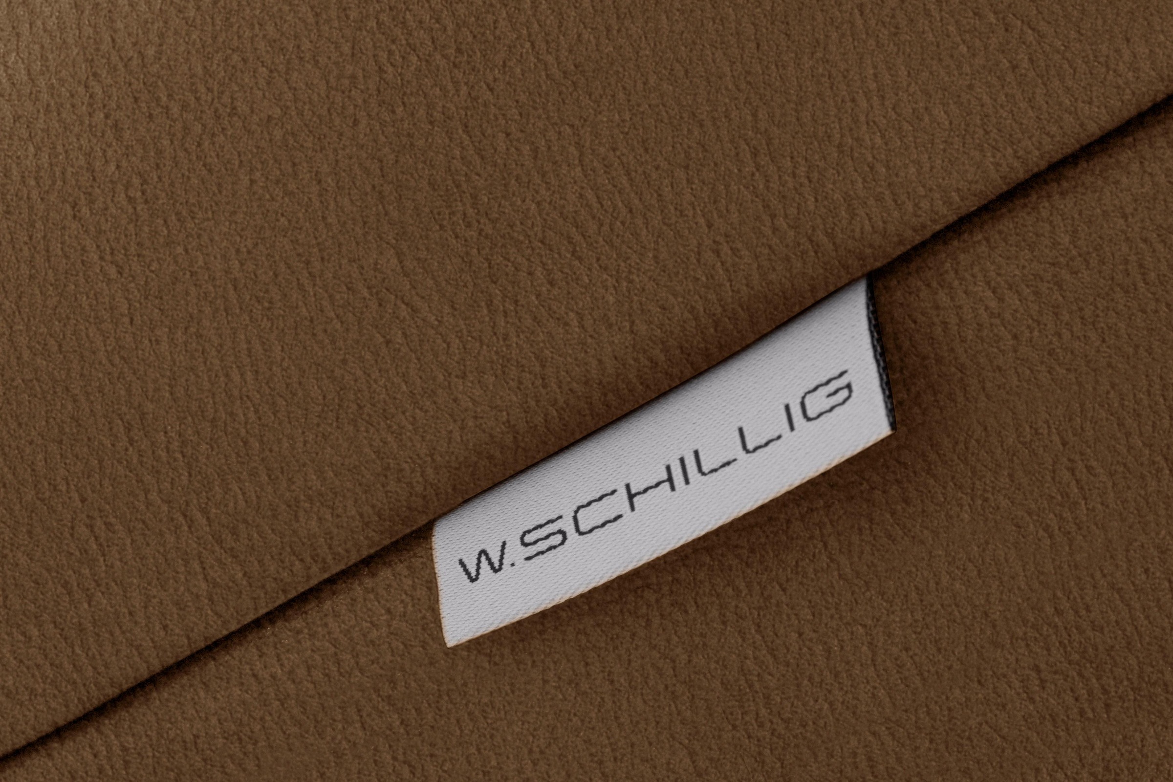 2,5-Sitzer W.SCHILLIG "finn", braun (chocolate s37), B:230cm H:71cm T:106cm, Flachgewebe S22 (100% Polyester);Stoff S37 (100% Polyester);Longlife Xtra-Leder Z59: Glattleder mit modischer Prägung. Hautstärke 0, 9 - 1, 1 mm, Sofas, German Design Award 2016, 5