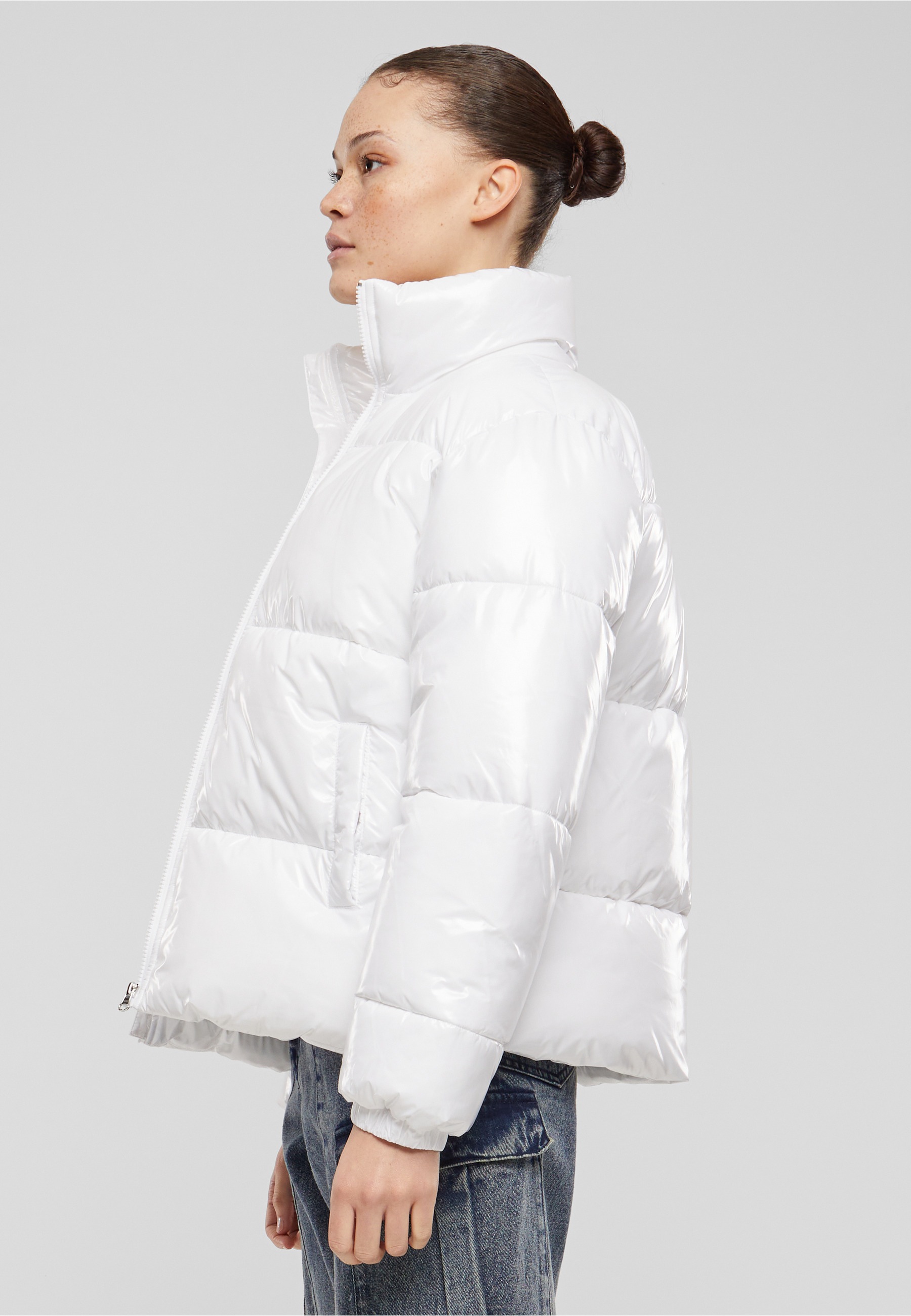 URBAN CLASSICS Winterjacke »Urban Classics Ladies Recycled Short Shiny Puffer Jacket« 1 Stk. tlg. ohne Kapuze