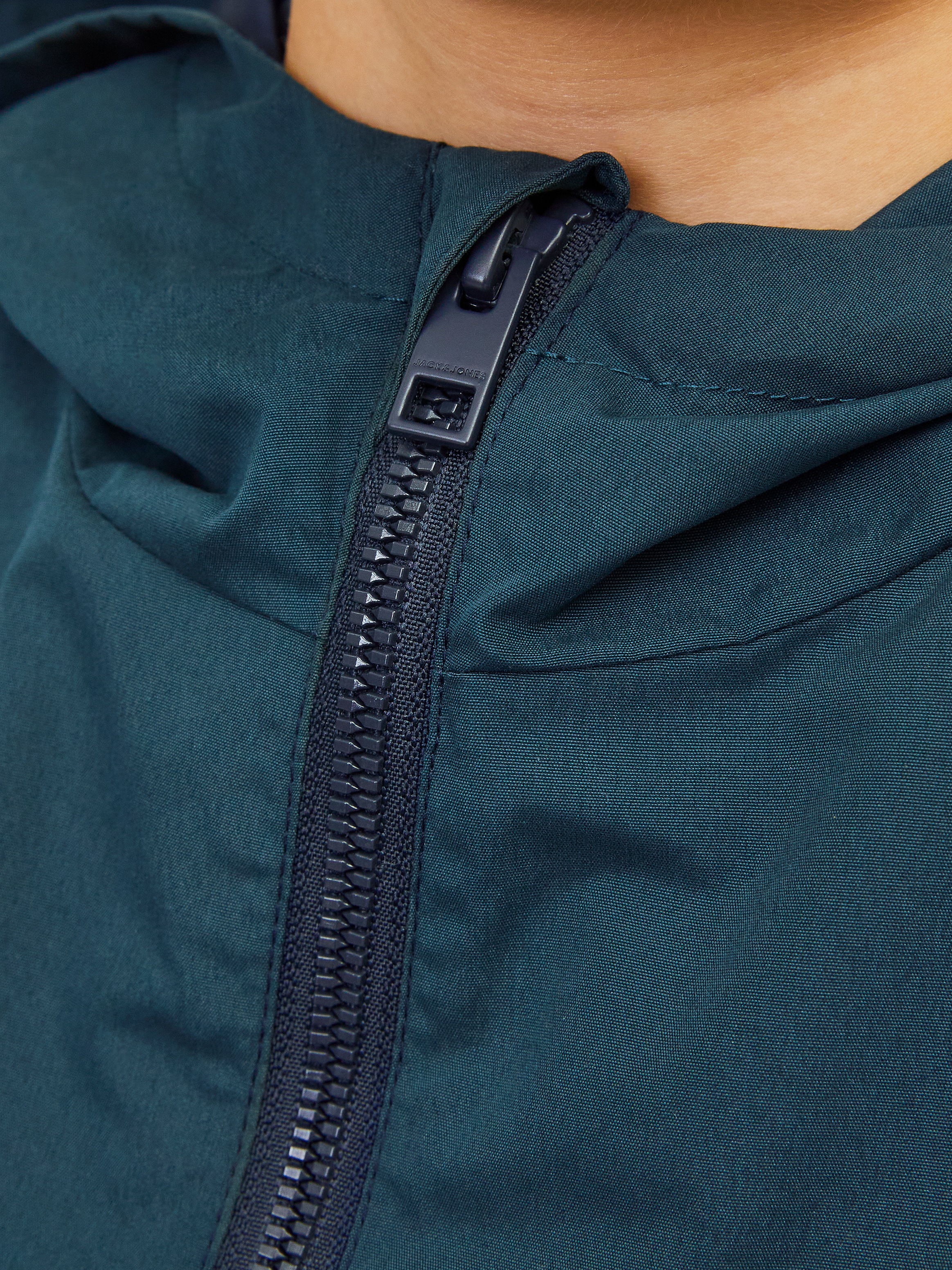 Thumbnail - Jack & Jones Junior Outdoorjacke "JJERUSH wasserabweisend, mit Kapuze, mattes Finish" mit Kapuze colorblocking, modisch,...