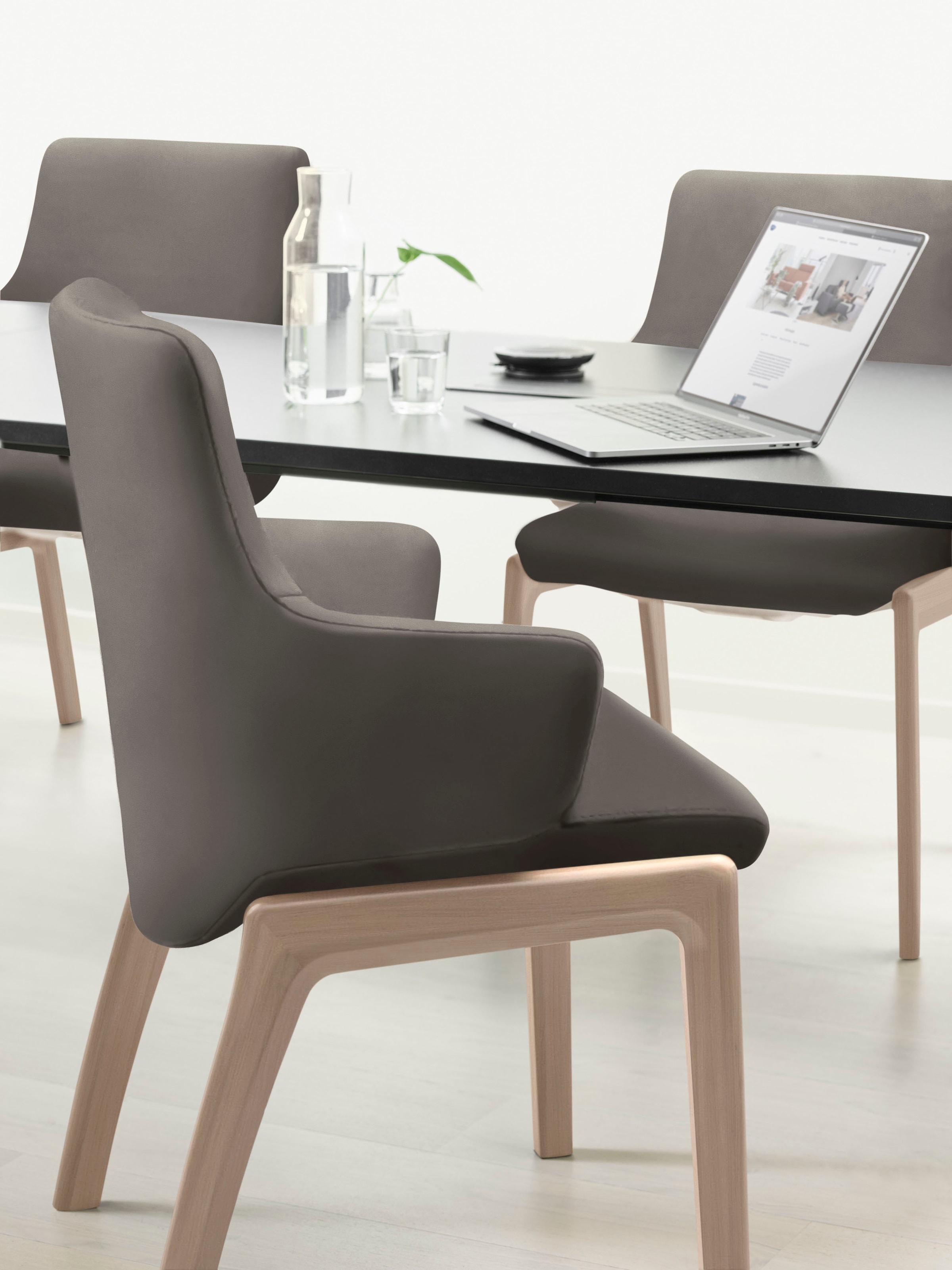 Stressless® Polsterstuhl »Laurel«, Leder PALOMA, Low Back mit Armlehne, Größe L, mit abgerundeten Beinen in Eiche natur