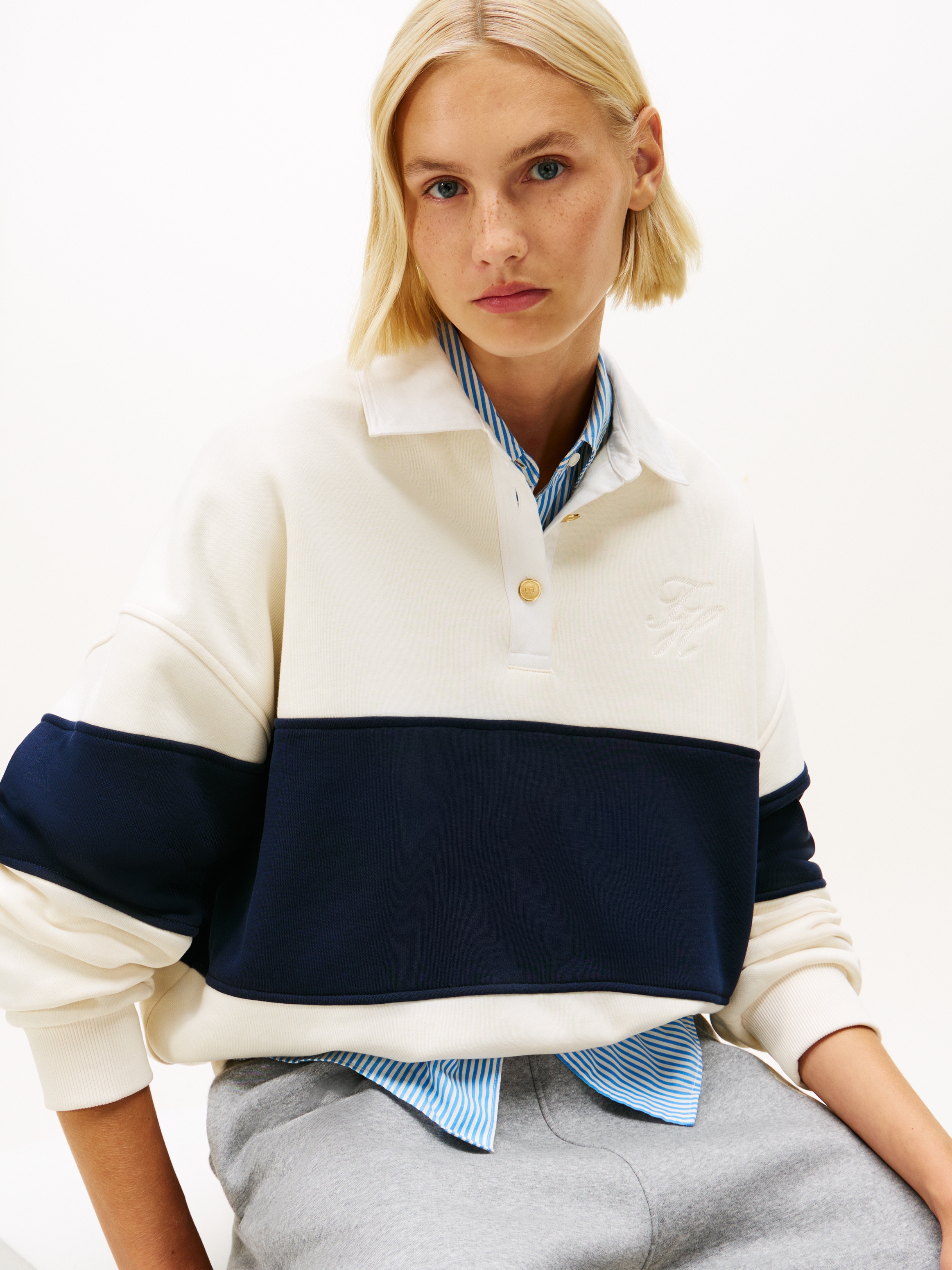 Tommy Hilfiger Sweatshirt »GOLD BTN RUGBY FLEECE SWTSRT«, mit goldfarbenen Knöpfen
