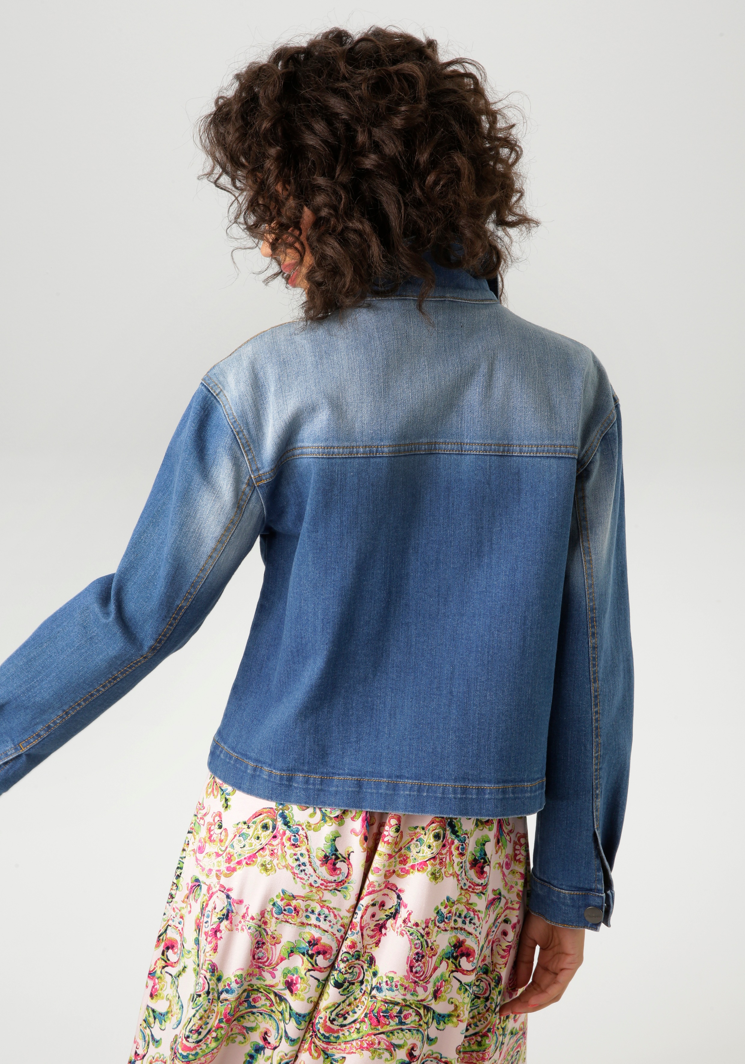 Thumbnail - Aniston CASUAL Jeansjacke, in trendiger Used-Waschung