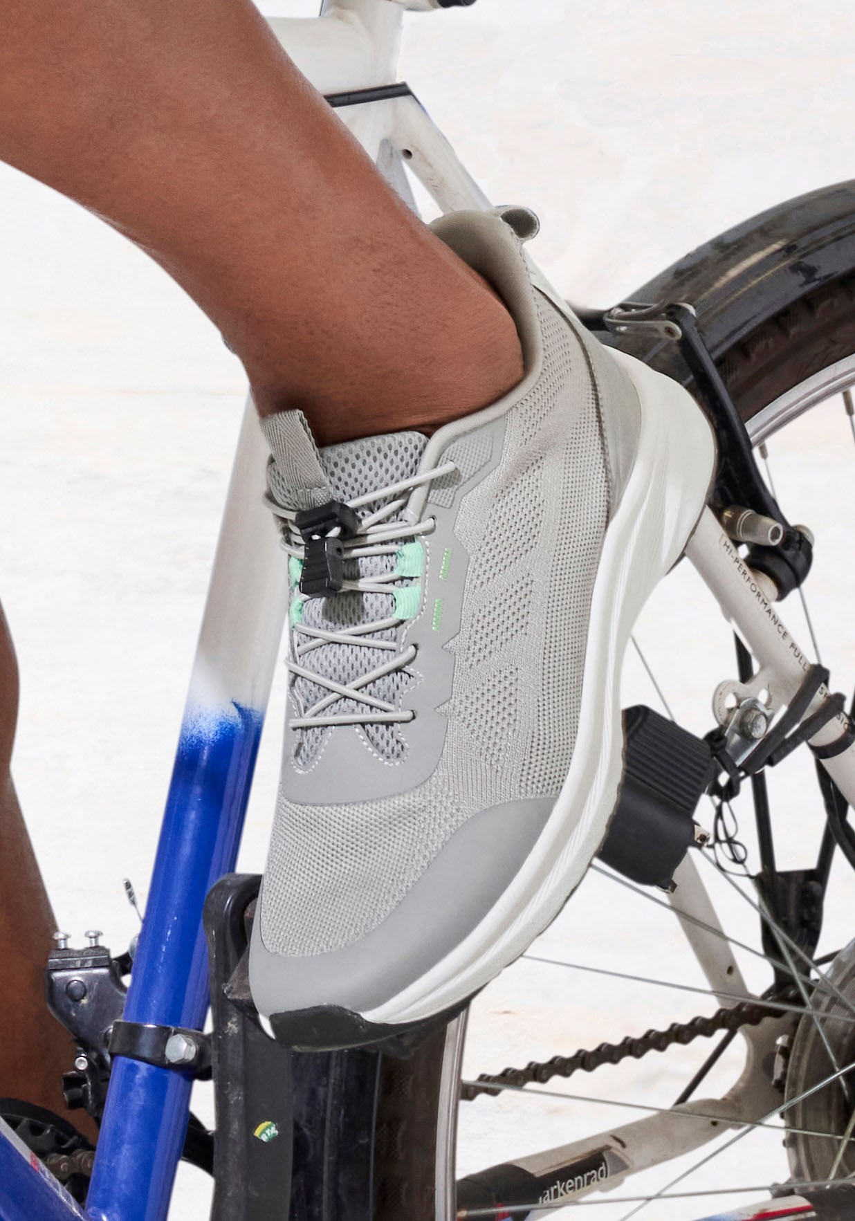 John Devin Sneaker »Schnürschuh, Freizeitschuhe, Schnürhalbschuhe, Halbschuh, Turnschuh«  im sportiven Look mit flexibler Sohle und modischen Farbakzenten VEGAN