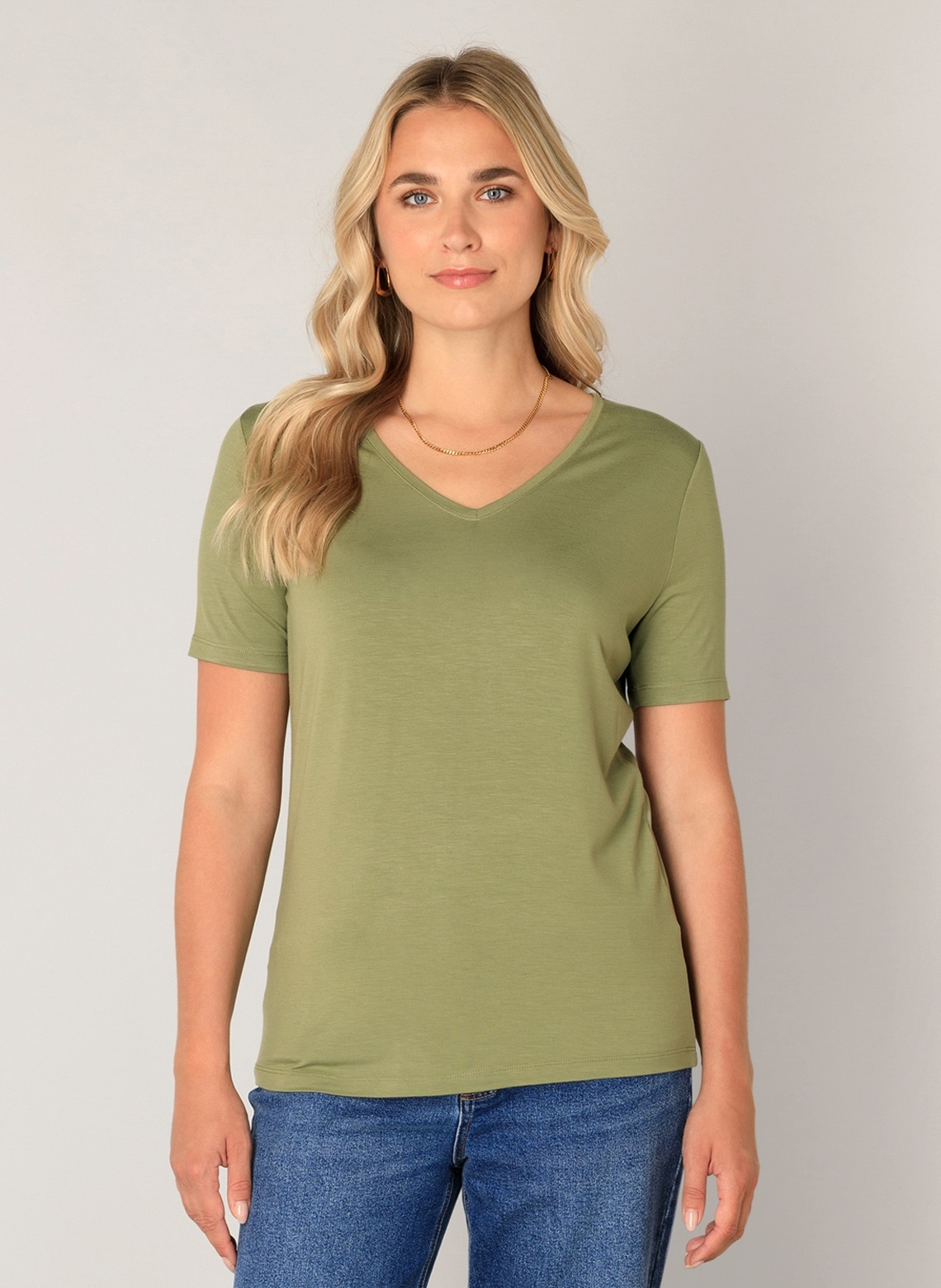 Base Level T-Shirt »Yanic« mit V-Ausschnitt