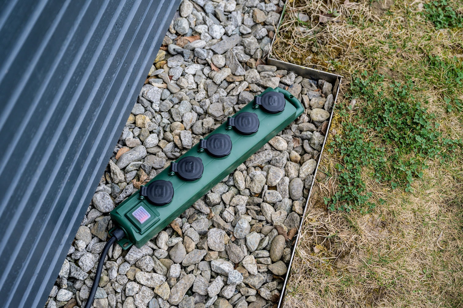 Brennenstuhl Steckdosenverteiler »Super-Solid SL 554 DE IP54 5-fach 5m H07RN-F3G1,5« 5-fach (Ein- / Ausschalter | Schalterbeleuchtung Kabellänge 5 m)