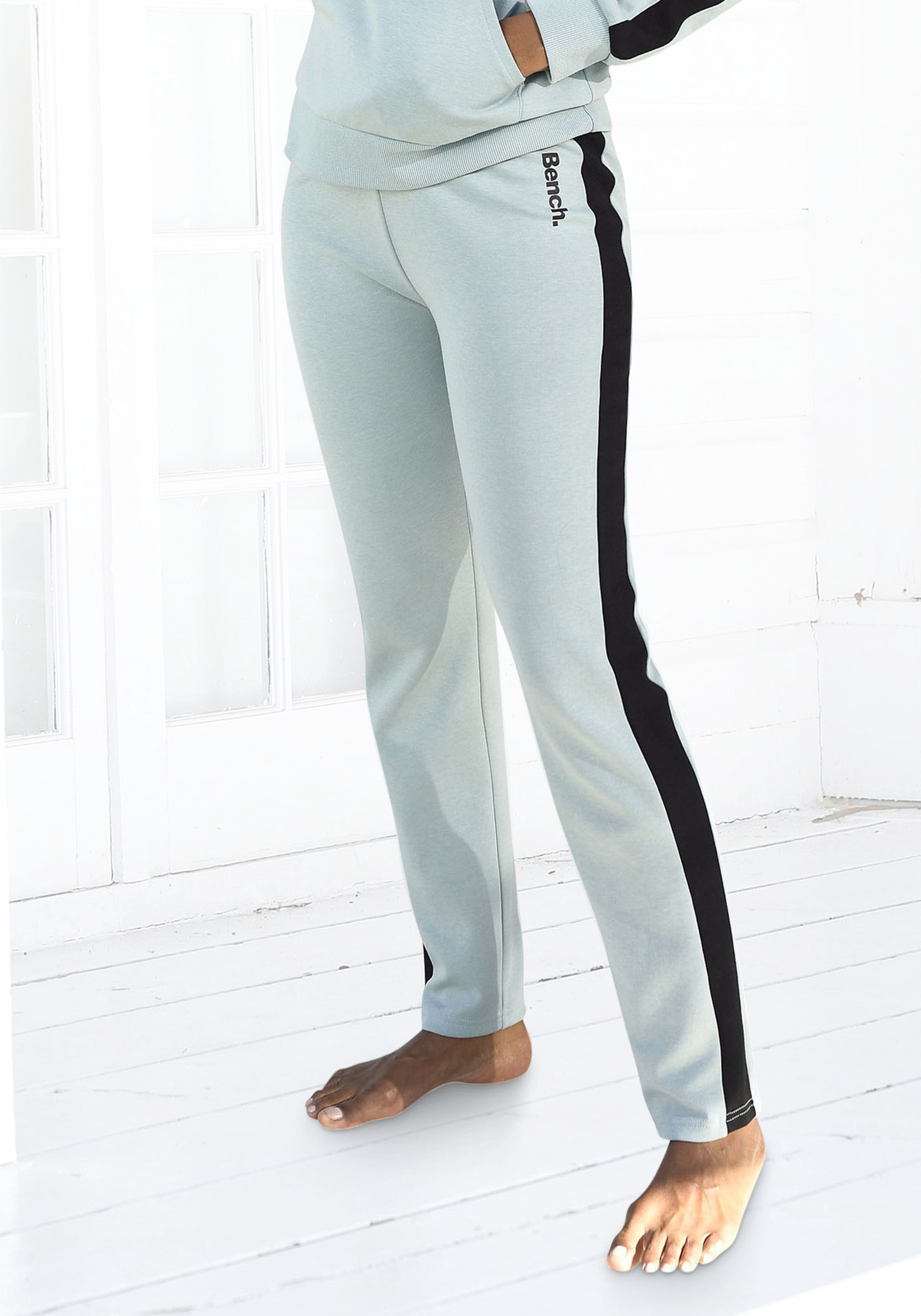 Bench. Loungewear Loungehose mit Seitenstreifen und geradem Bein, Home- und Loungewear Serie