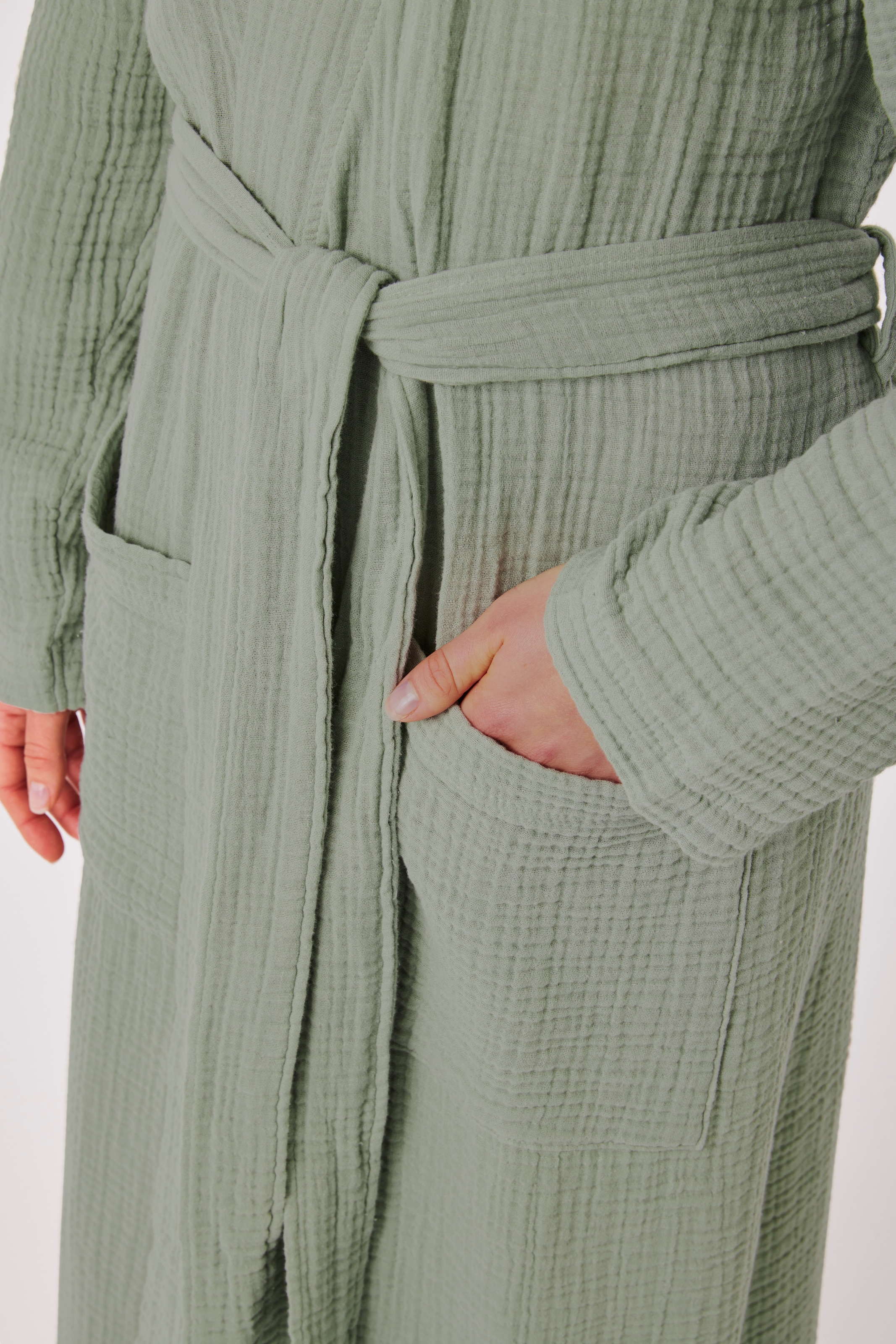 my home Bademantel »Juna Musselin, ideal für Sauna & Spa, Hotelbademantel, Morgenmantel« 1 Stk. tlg., modern, leichte Qualität, 100% Baumwolle