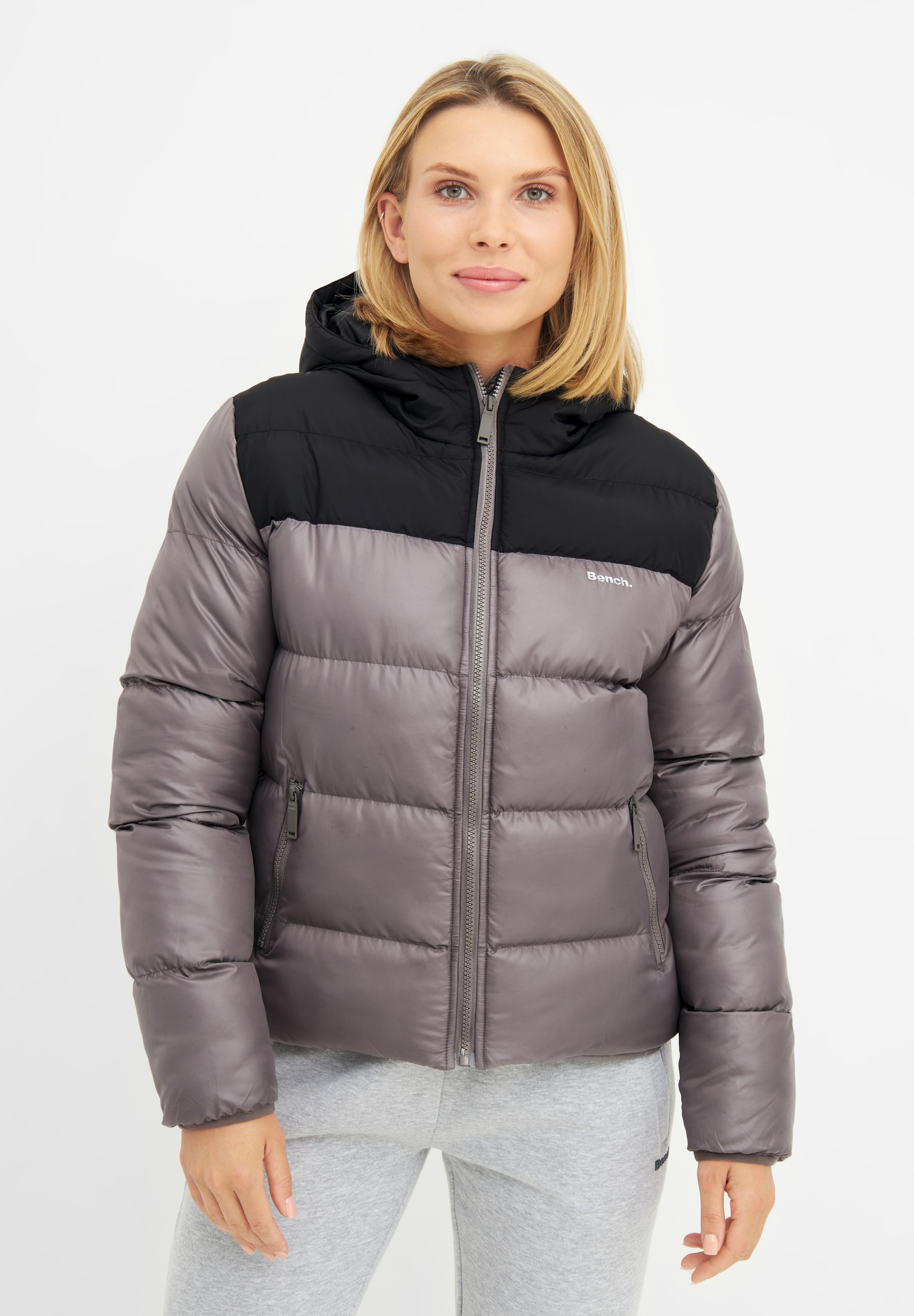 Bench. Kurzjacke »KAYLEE« su Kapuze