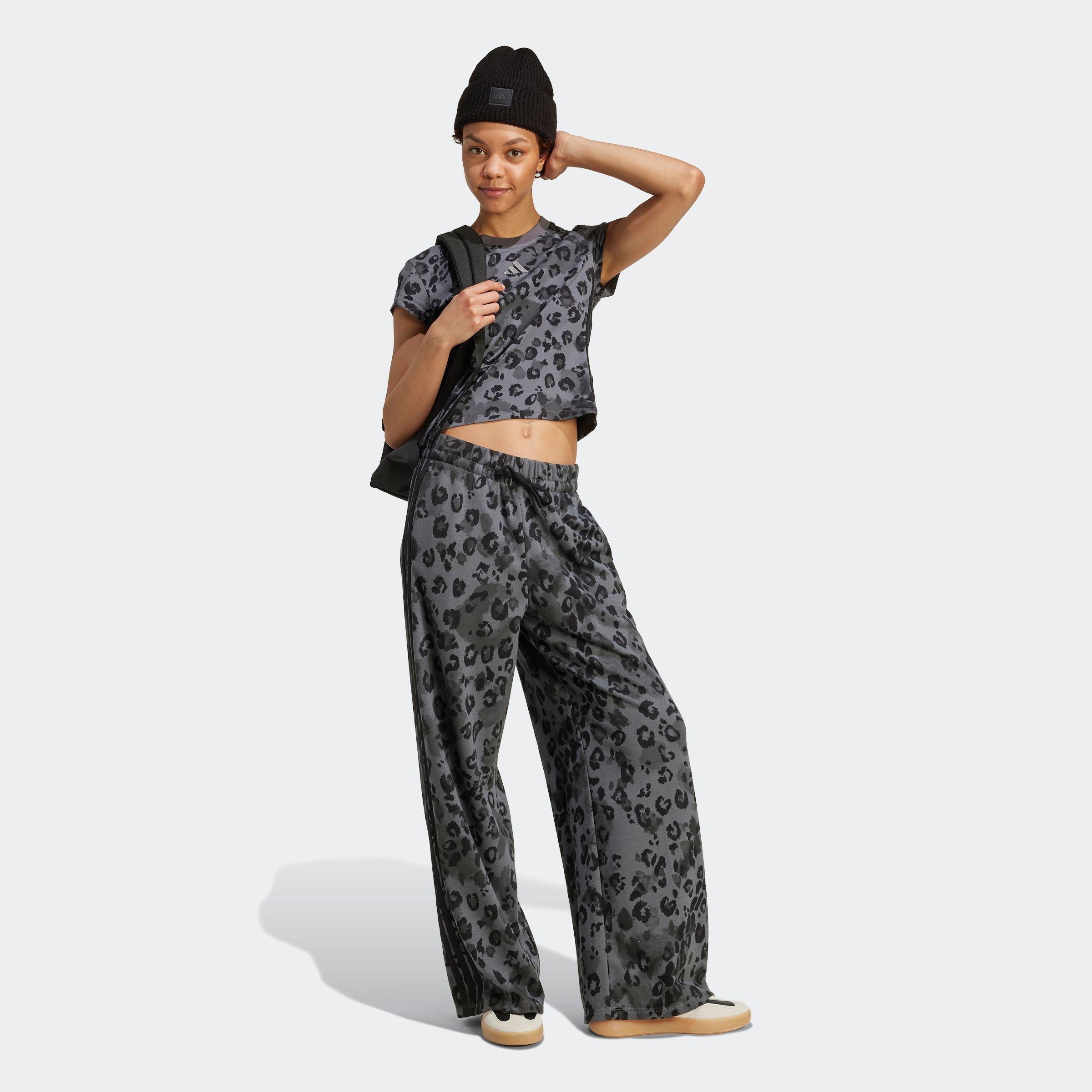 adidas Sportswear Sporthose "W AOP FT PT", (1 tlg.), Locker geschnitten mit günstig online kaufen