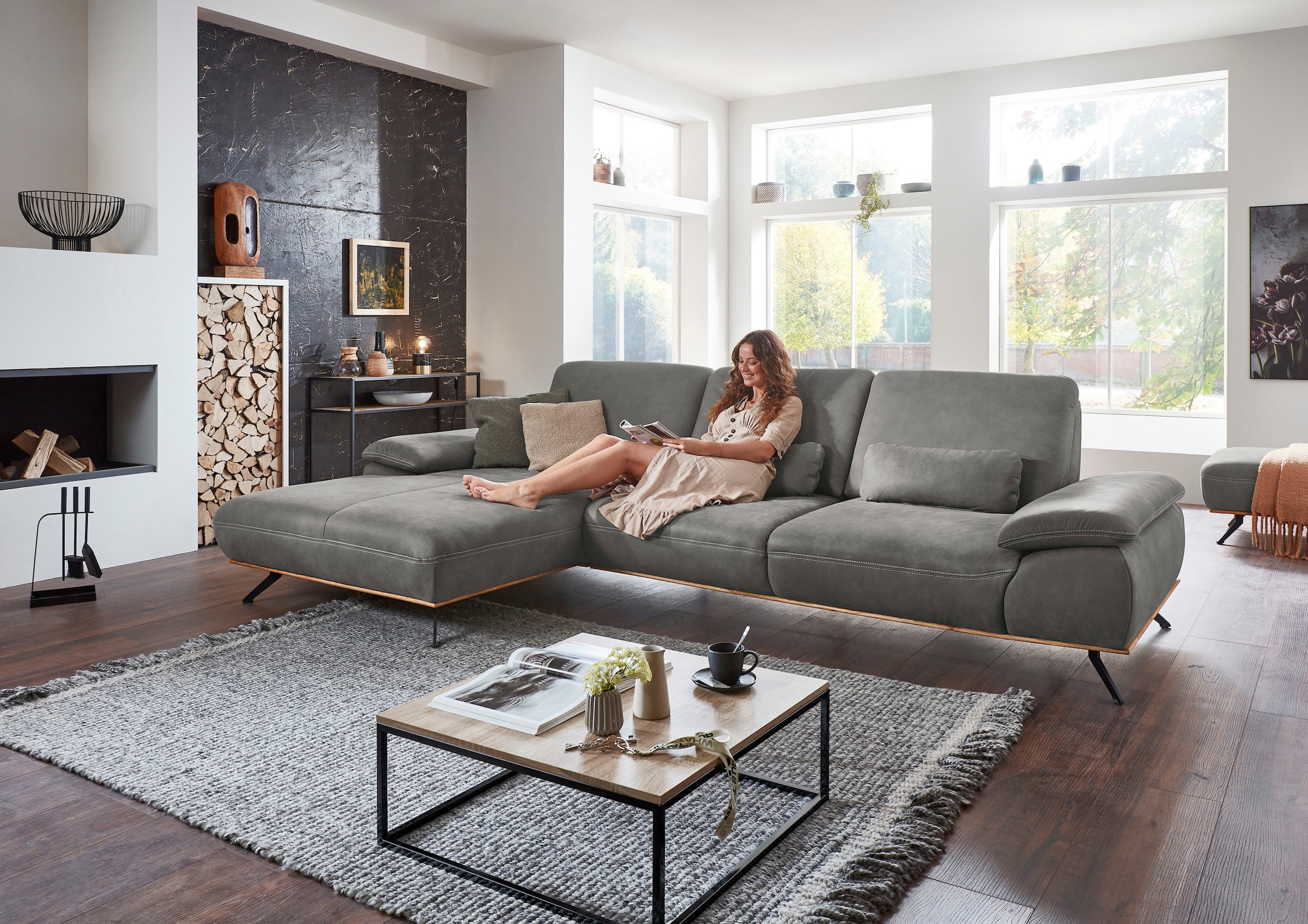 Die PlanBar Ecksofa "PN-EM18063 L-Form, B: 322 cm" wahlweise mit echt bezogenem Rücken und Sitztiefenverstellung