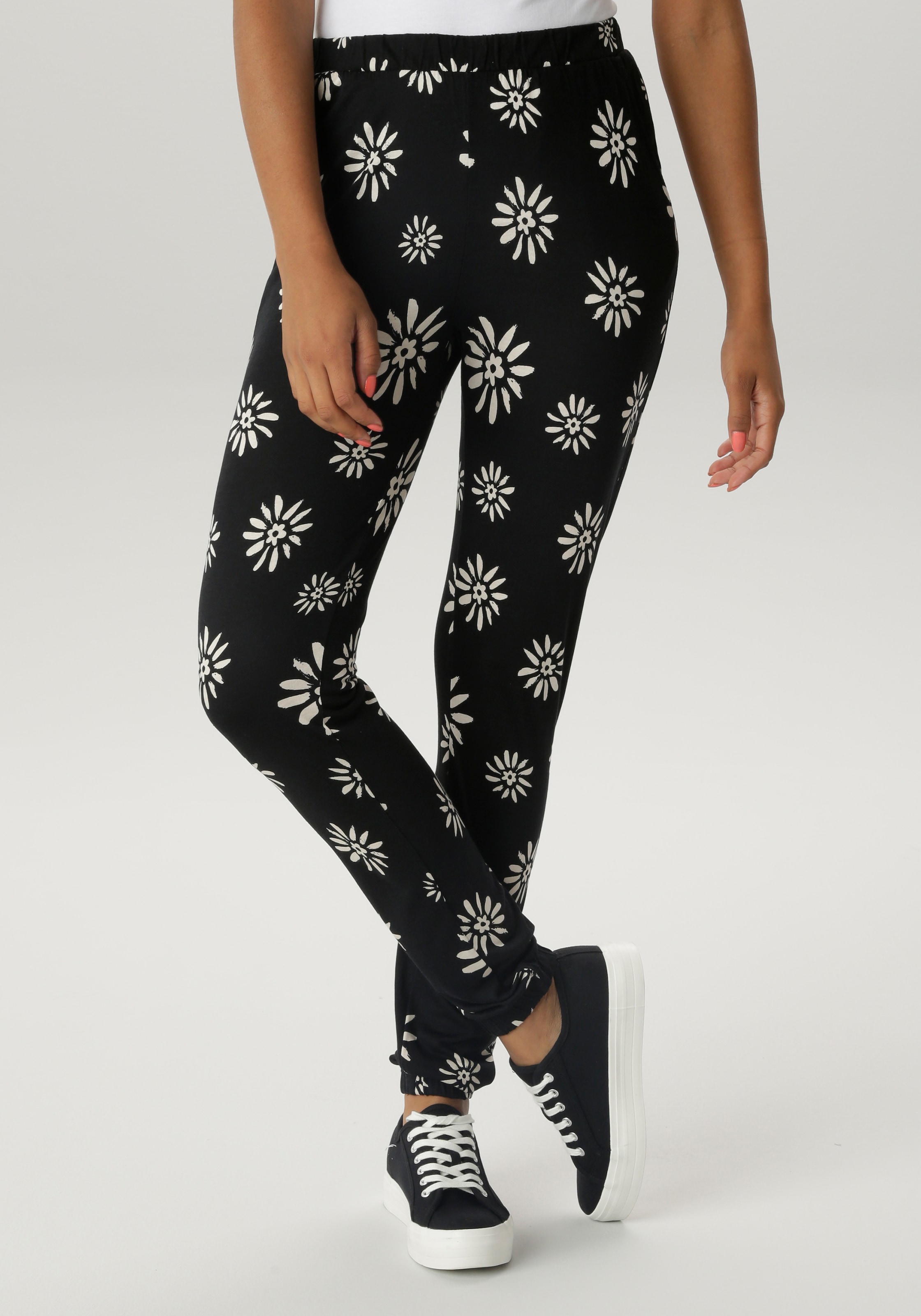 Aniston SELECTED Schlupfhose, mit trendigen Blütenprint allover günstig online kaufen