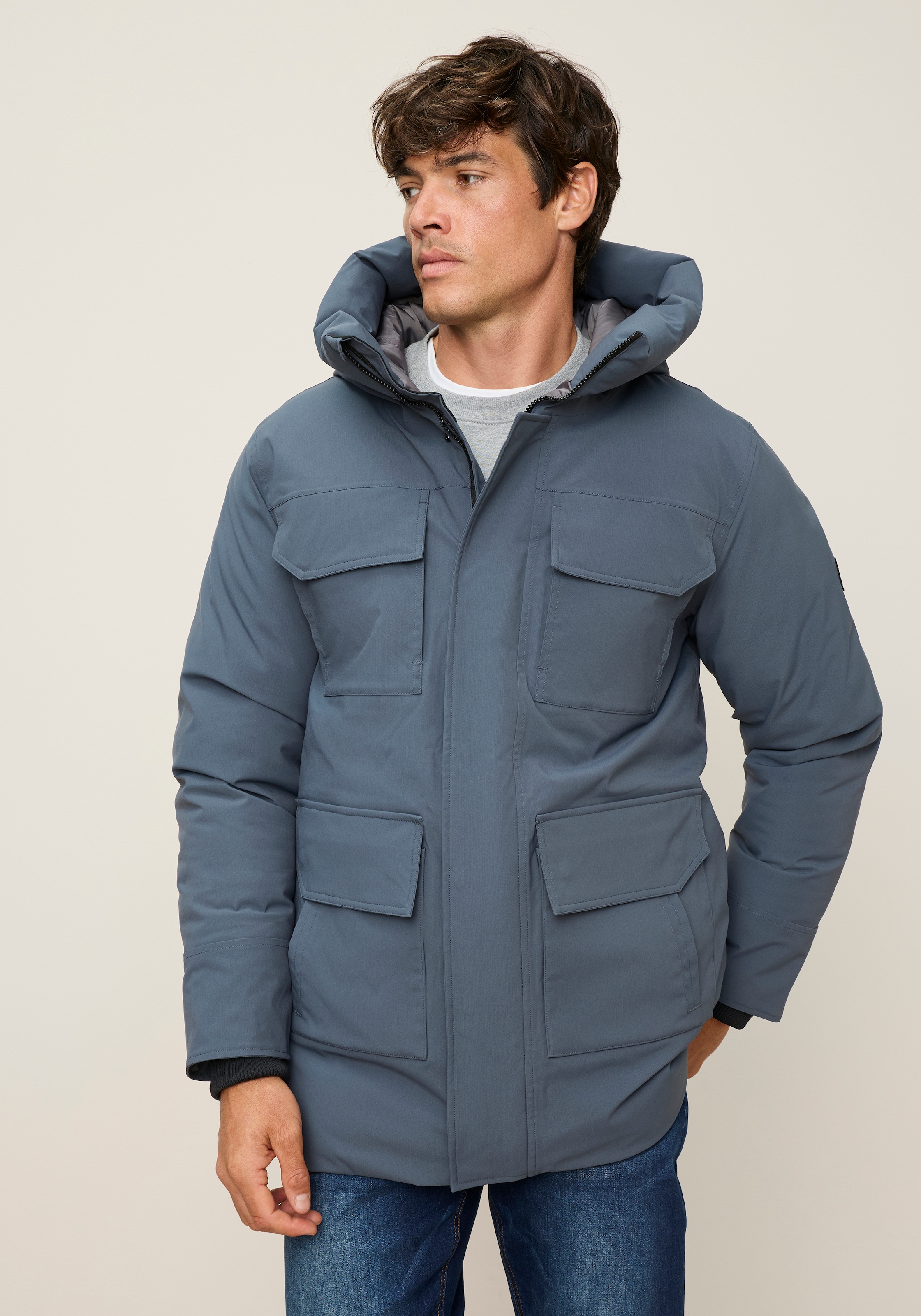 Polarino mit Kapuze Ideal für den Winter mit großen Taschen und Kapuze
