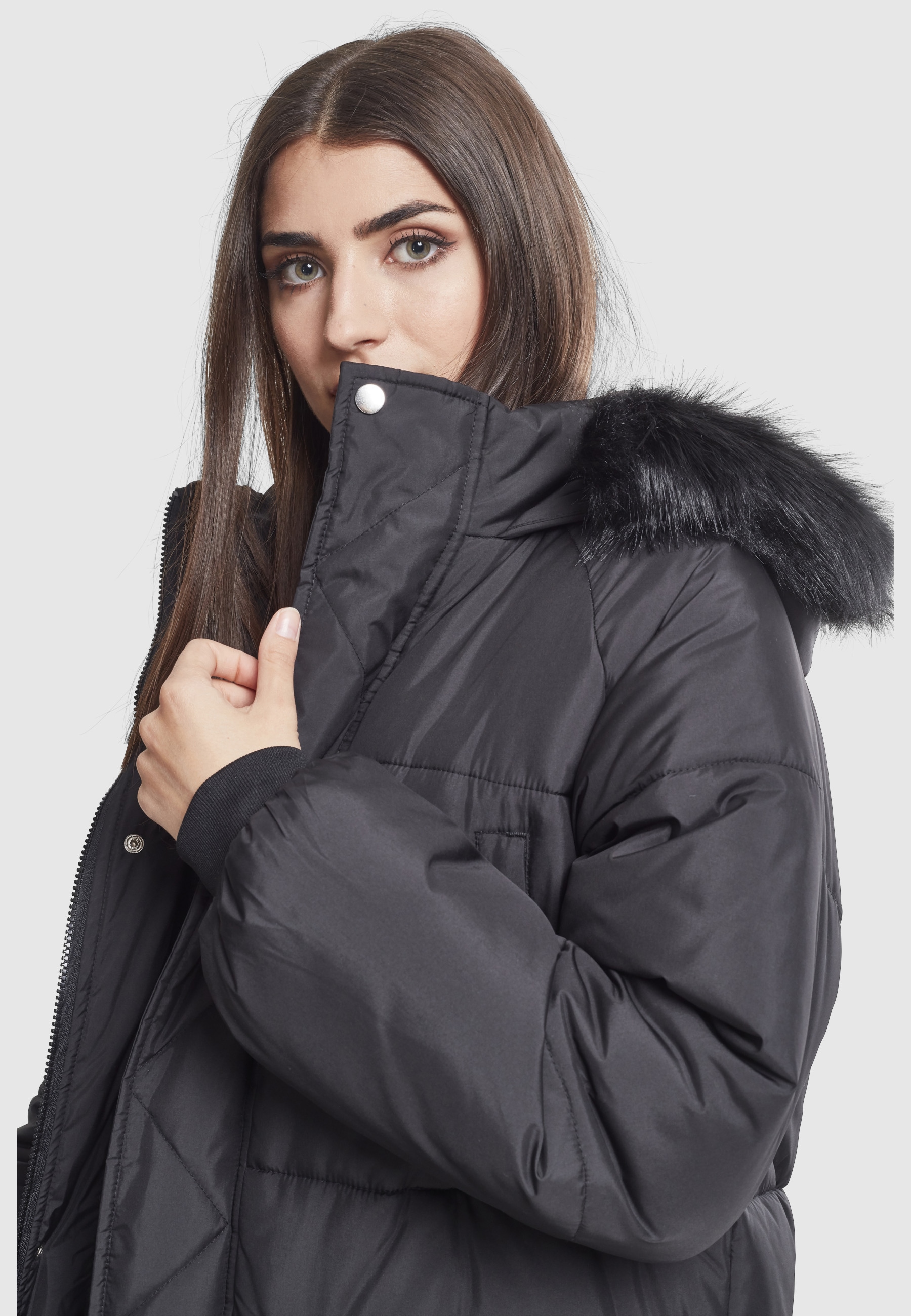 URBAN CLASSICS Winterjacke »Urban Classics Damen Ladies Oversize Faux Fur Puffer Coat« 1 Stk. tlg. mit Kapuze