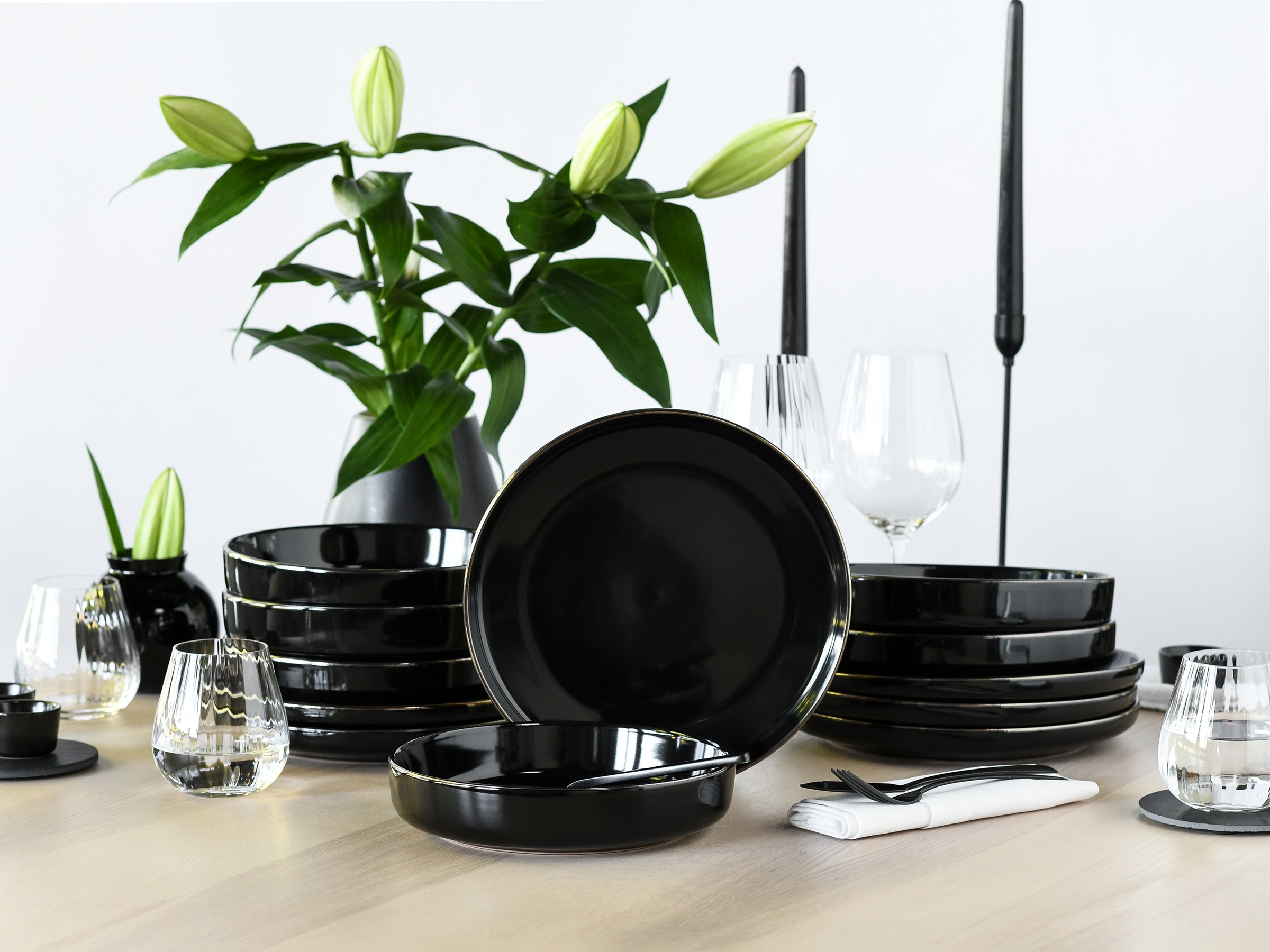 CreaTable Tafelservice »Nordic Festive, Service 12-tlg.« Teller Set, Minimalistisches Design, Dezente goldene Akzente