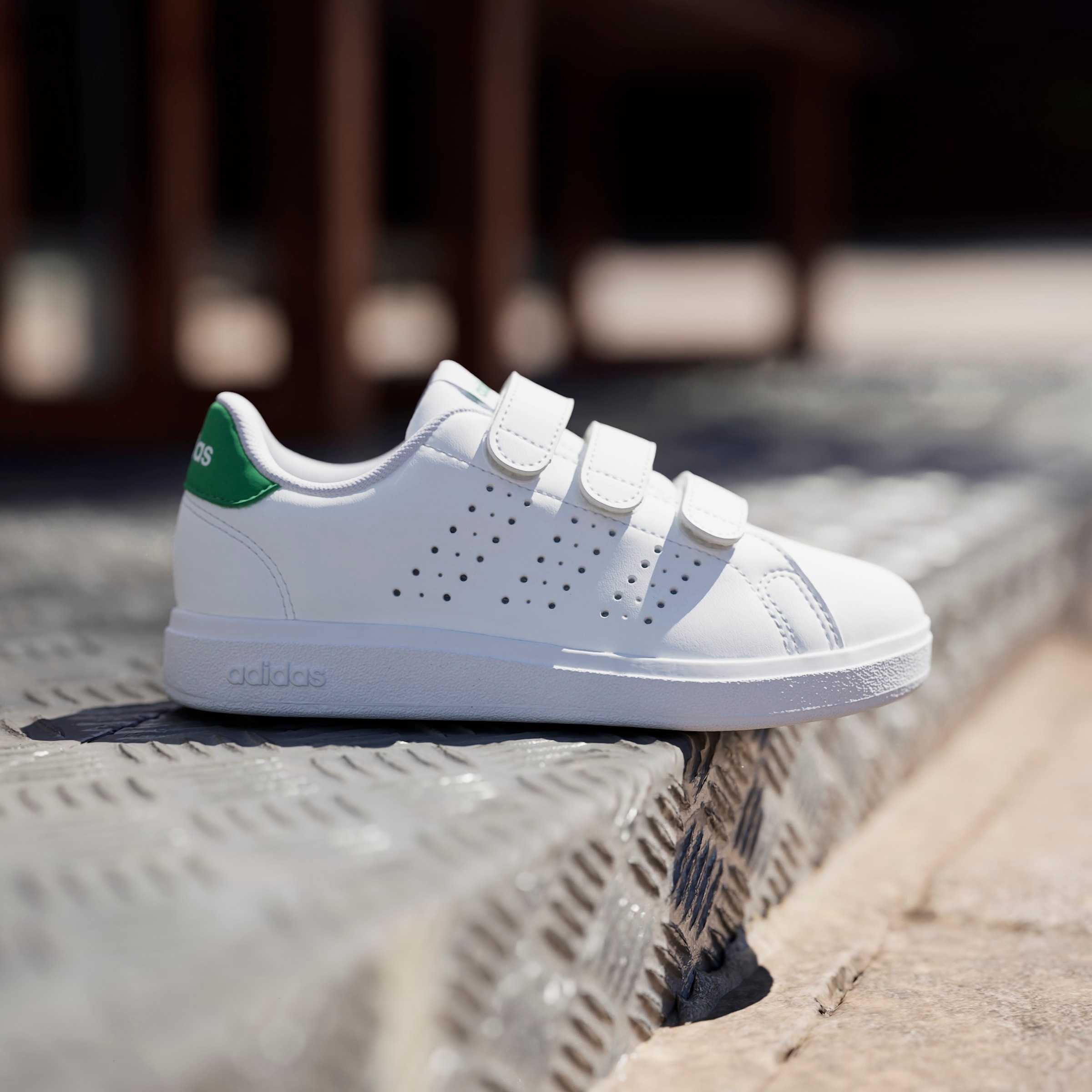adidas Sportswear Klettschuh »ADVANTAGE BASE 2.0 KIDS«  Design auf den Spuren des adidas Stan Smith, für Kinder & Jugendliche